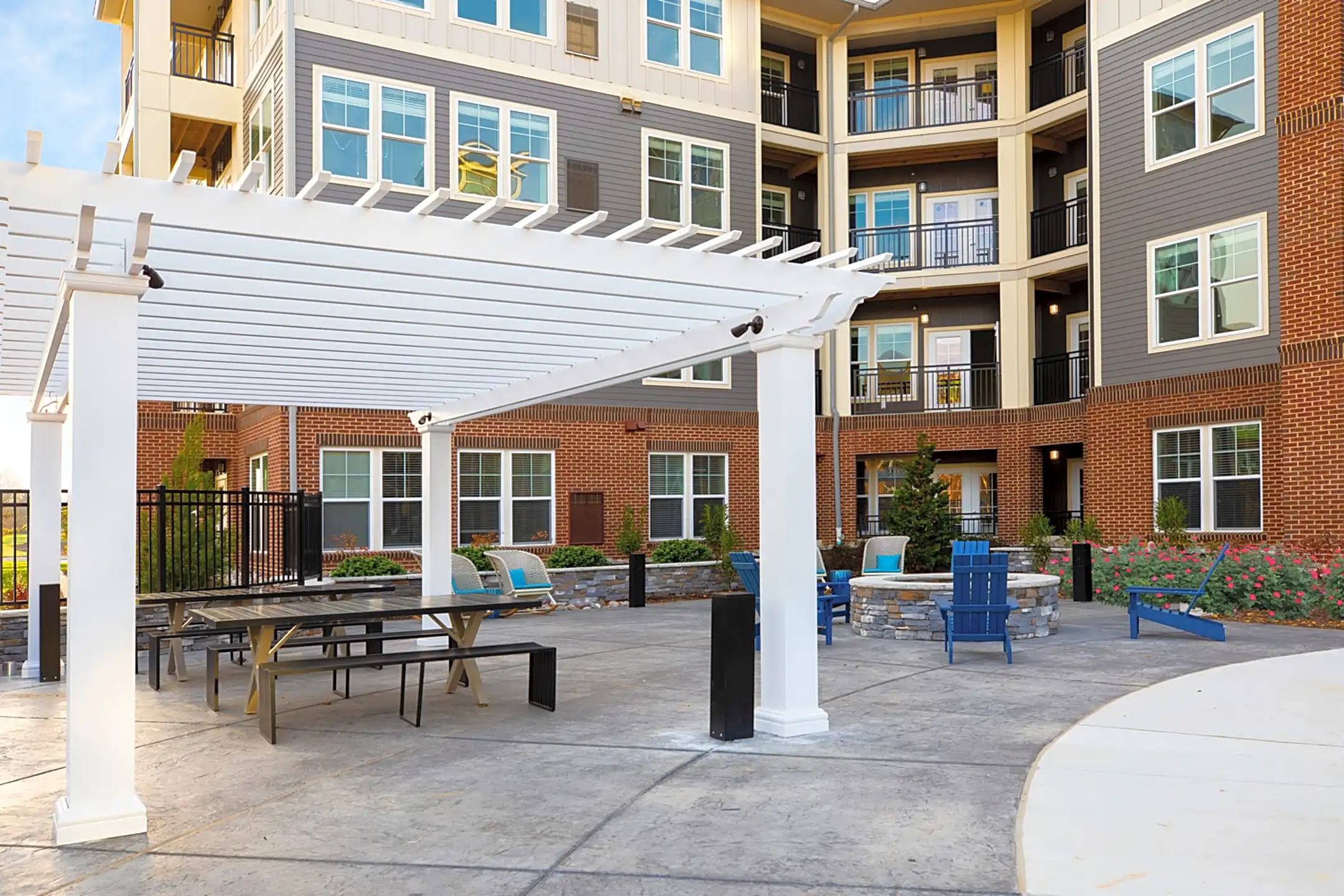 J Creekside at Exton Exton, PA 19341