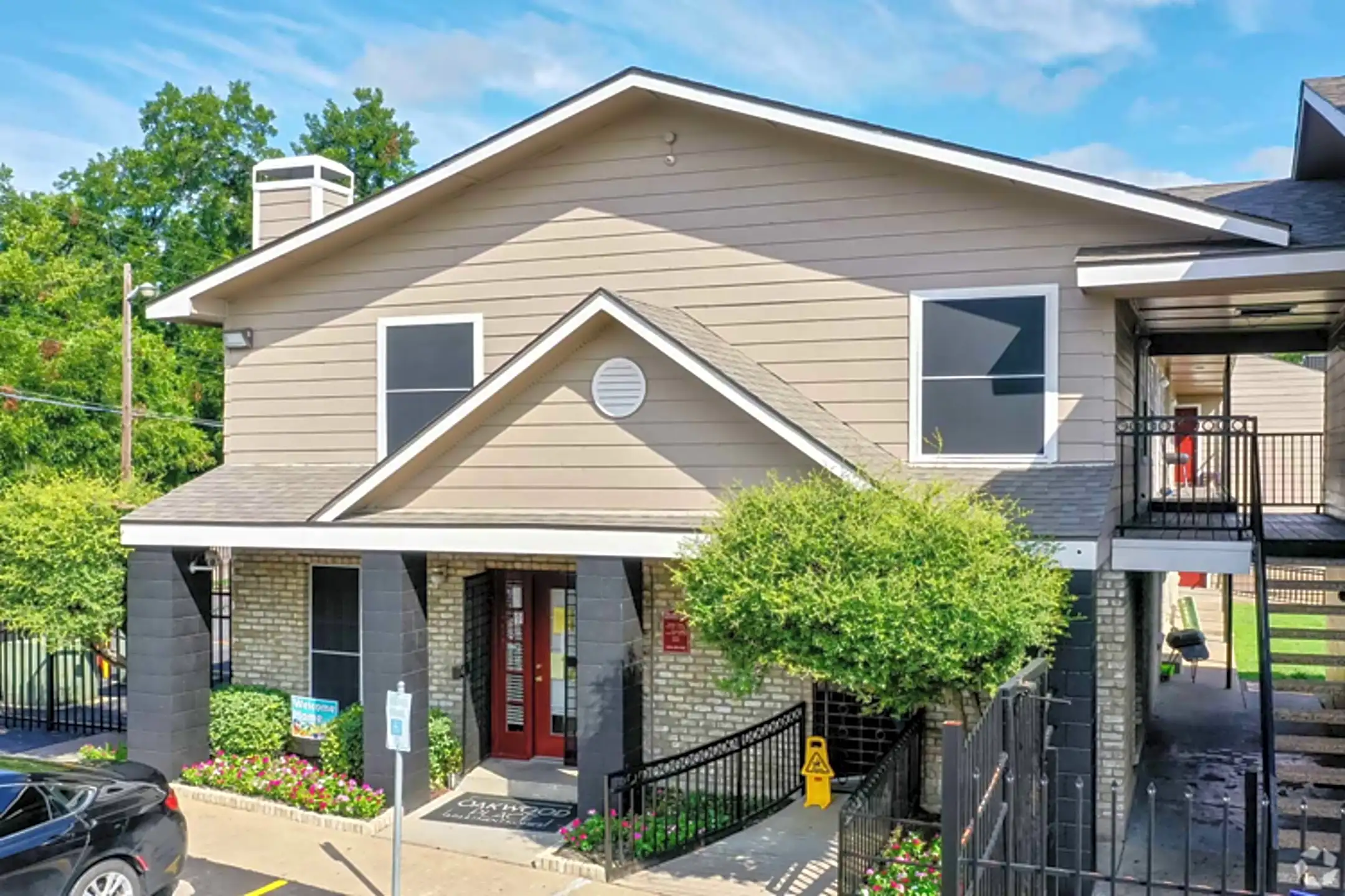 Oakwood Place Apartment Homes Dallas, TX 75216