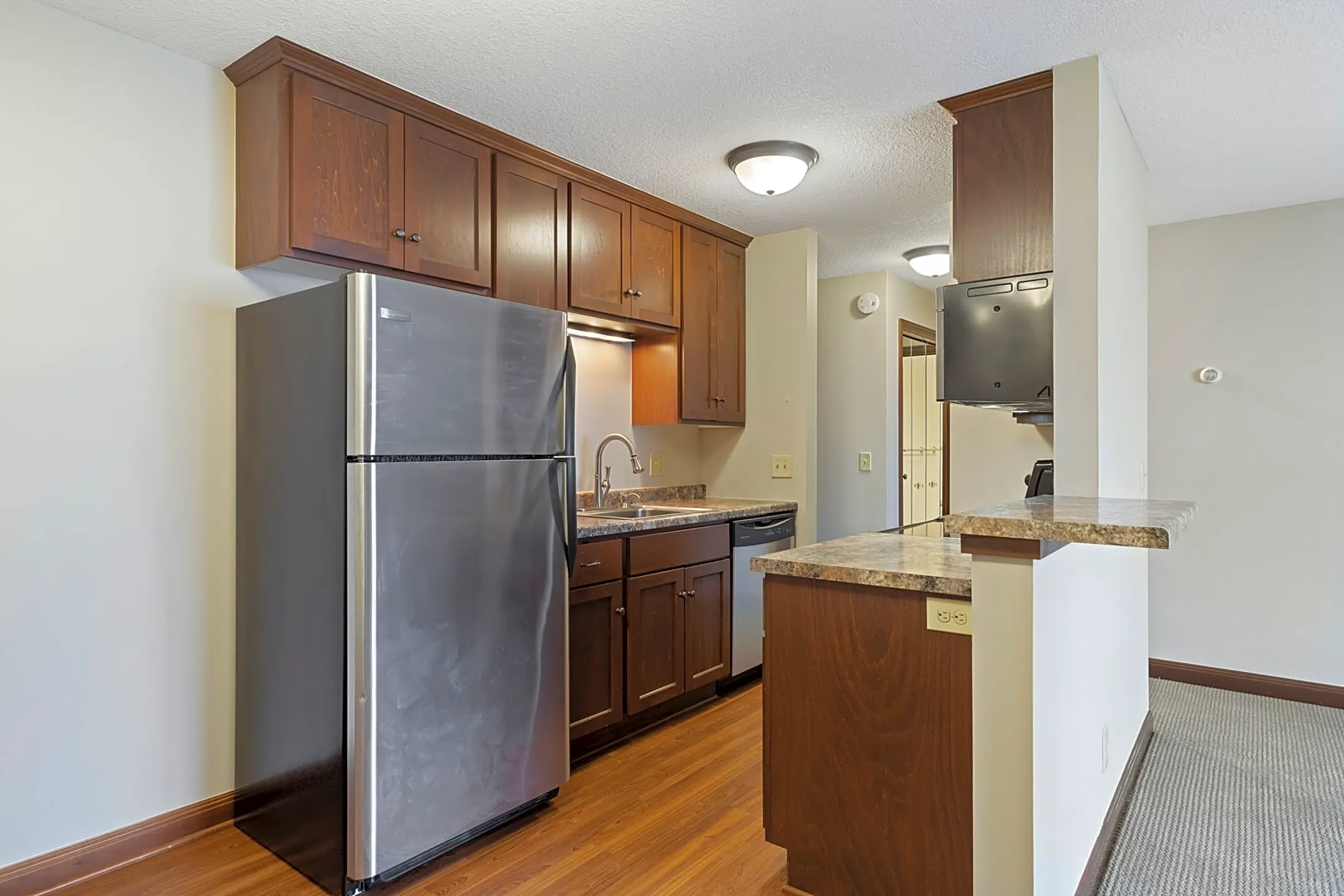 244 Morse Manor Apartments 246 Morse Ave Excelsior, MN Apartments