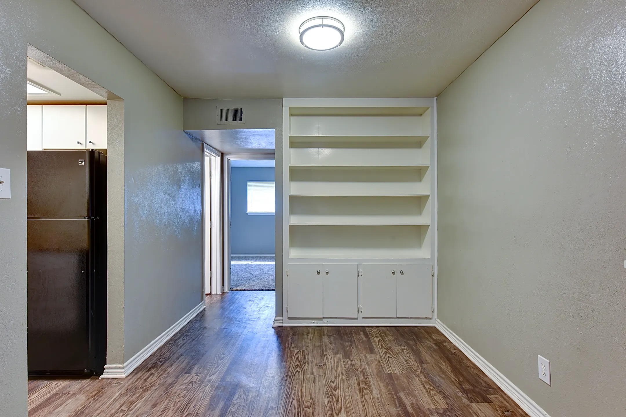 Cambridge in the Groves Apartments 5501 W Washington St Groves, TX