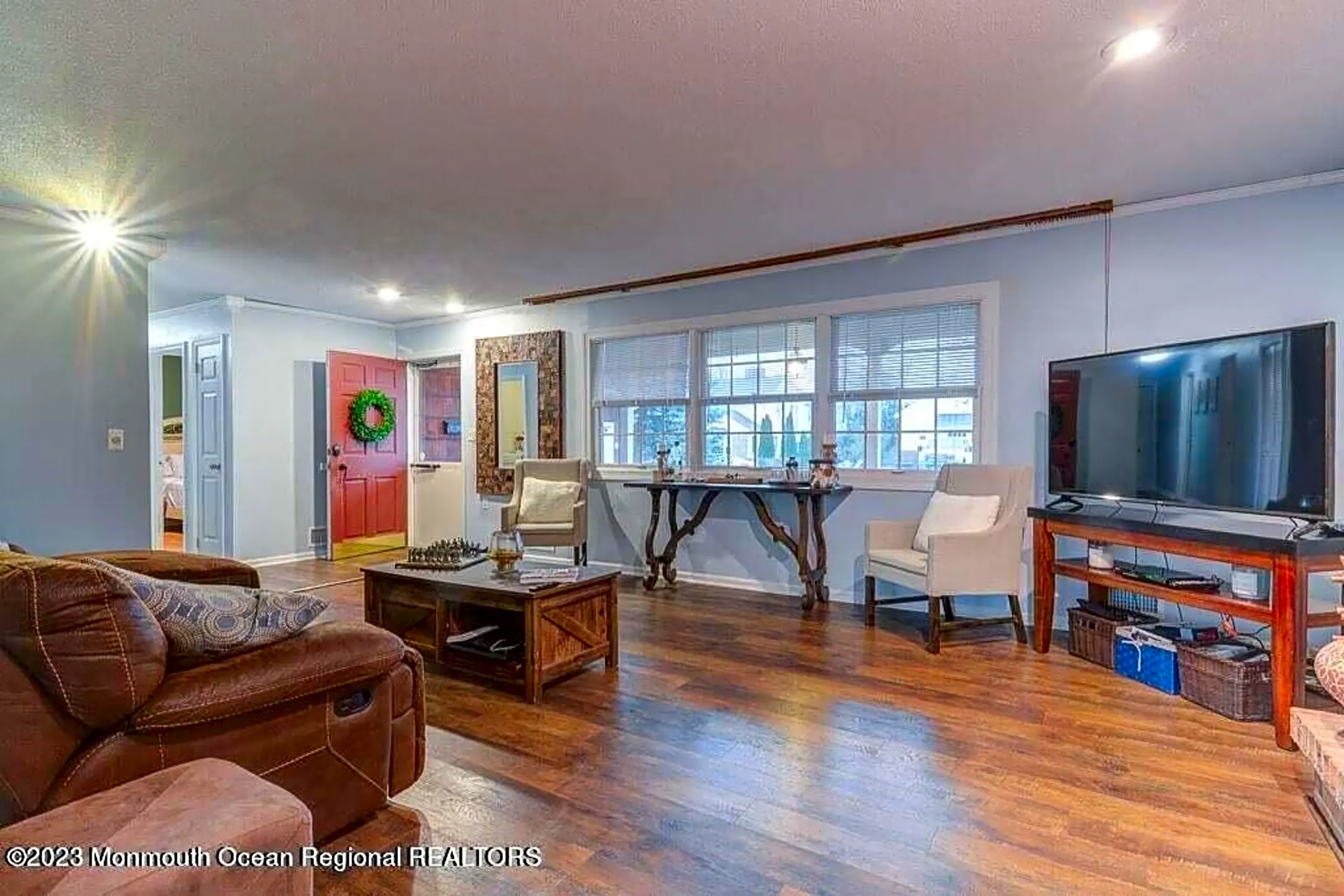 Living Room - 123 Point O Woods Dr - Toms River, NJ