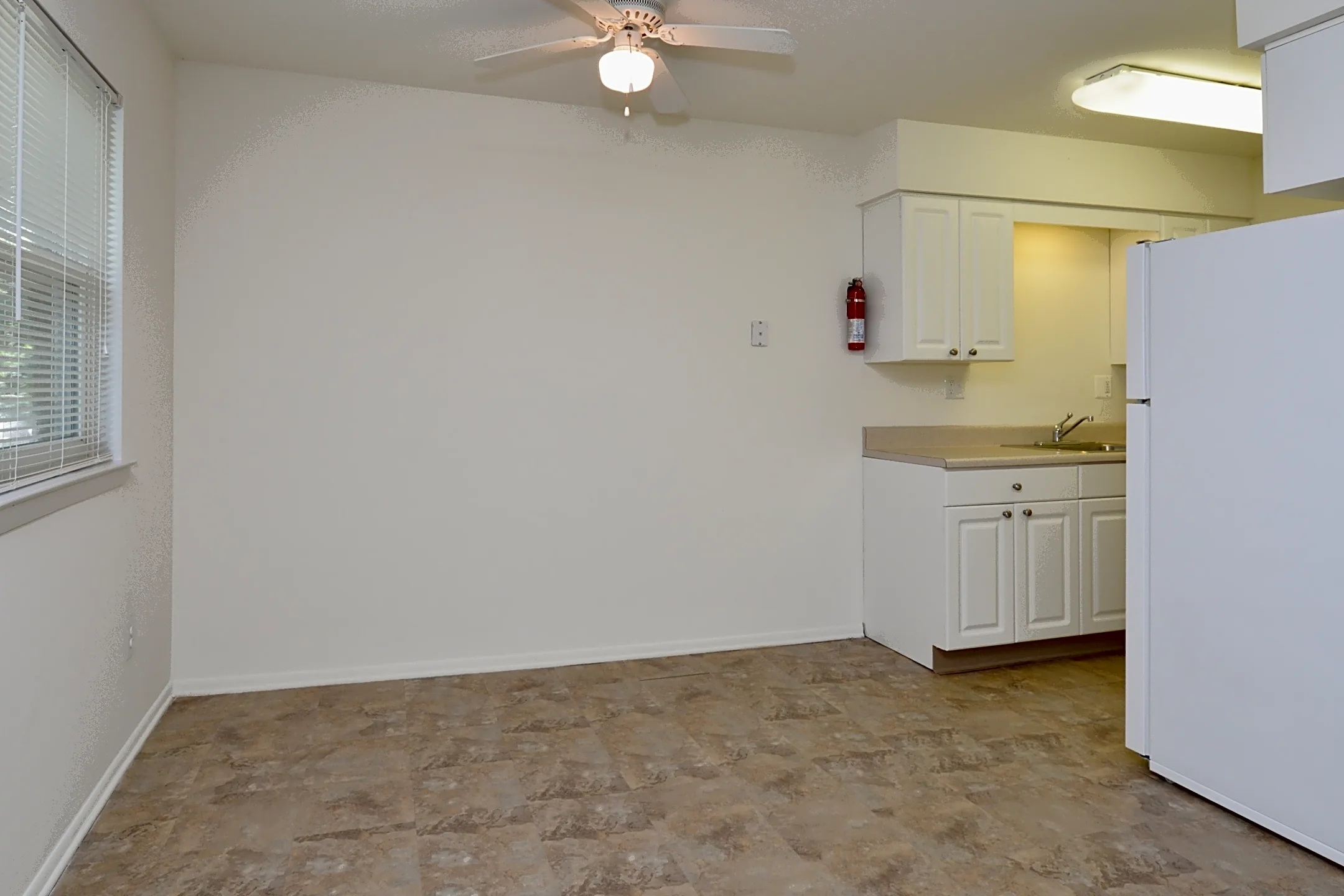 Rolling Glen Townhomes & Apartments 1521 Rolling Glen Dr Marcus