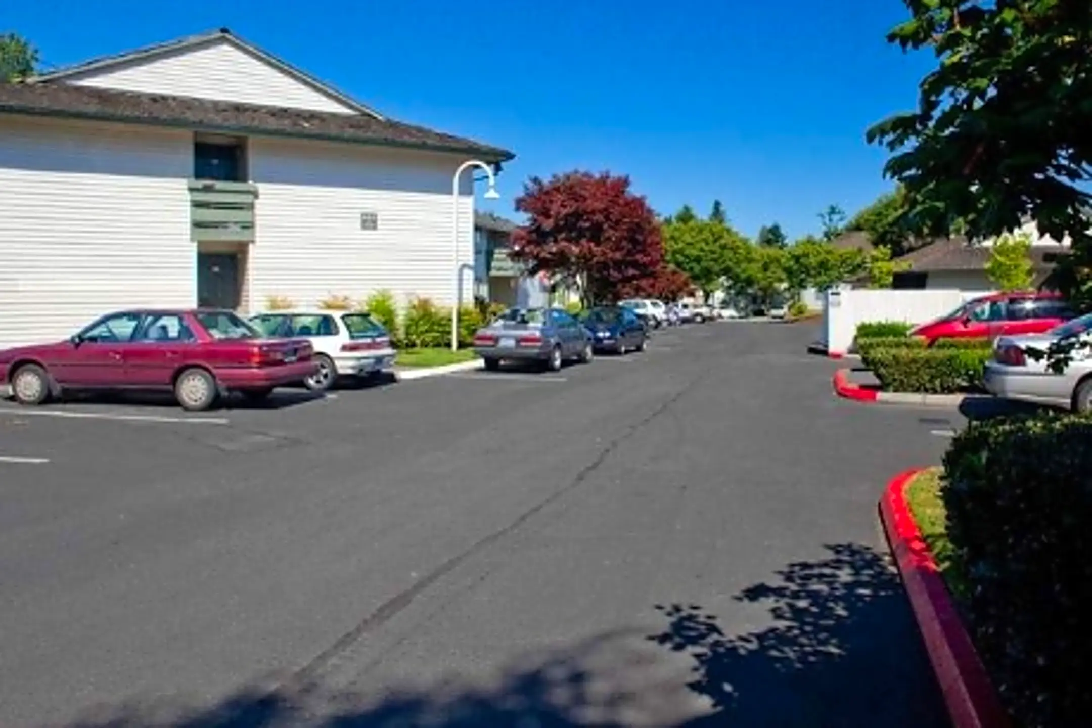 Amber Court Apartments - Beaverton, OR 97006