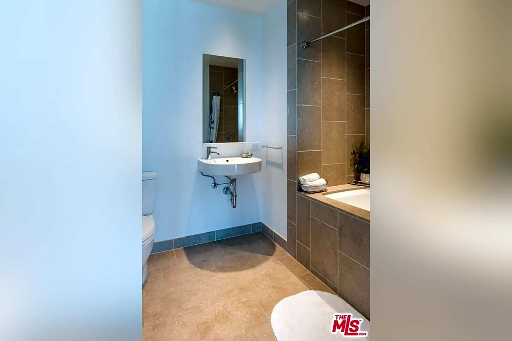 Bathroom - 6250 Hollywood Blvd #12E - Los Angeles, CA