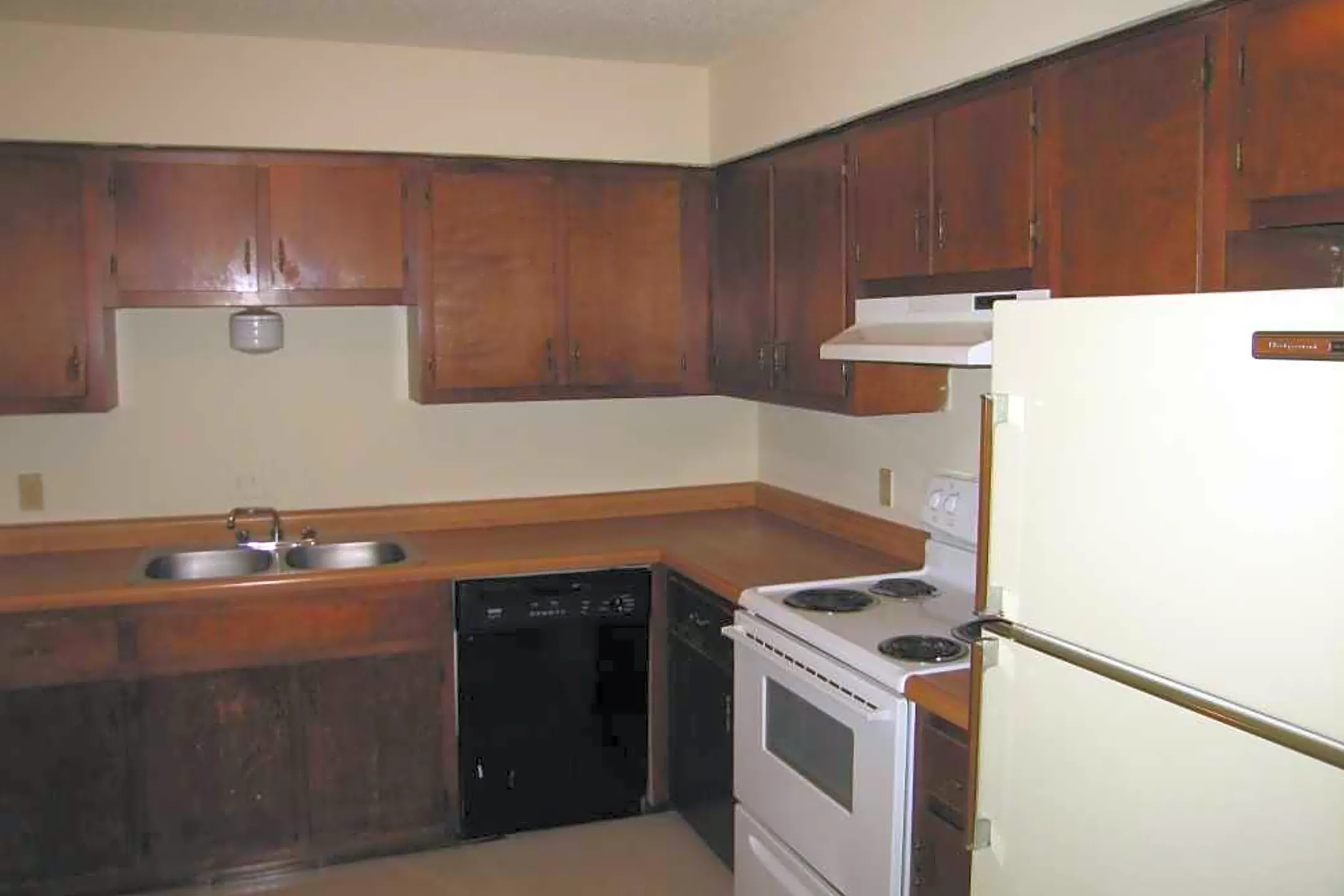 Holiday Townhouse Apartments - 1850 N Avalon St | West Memphis, AR for ...