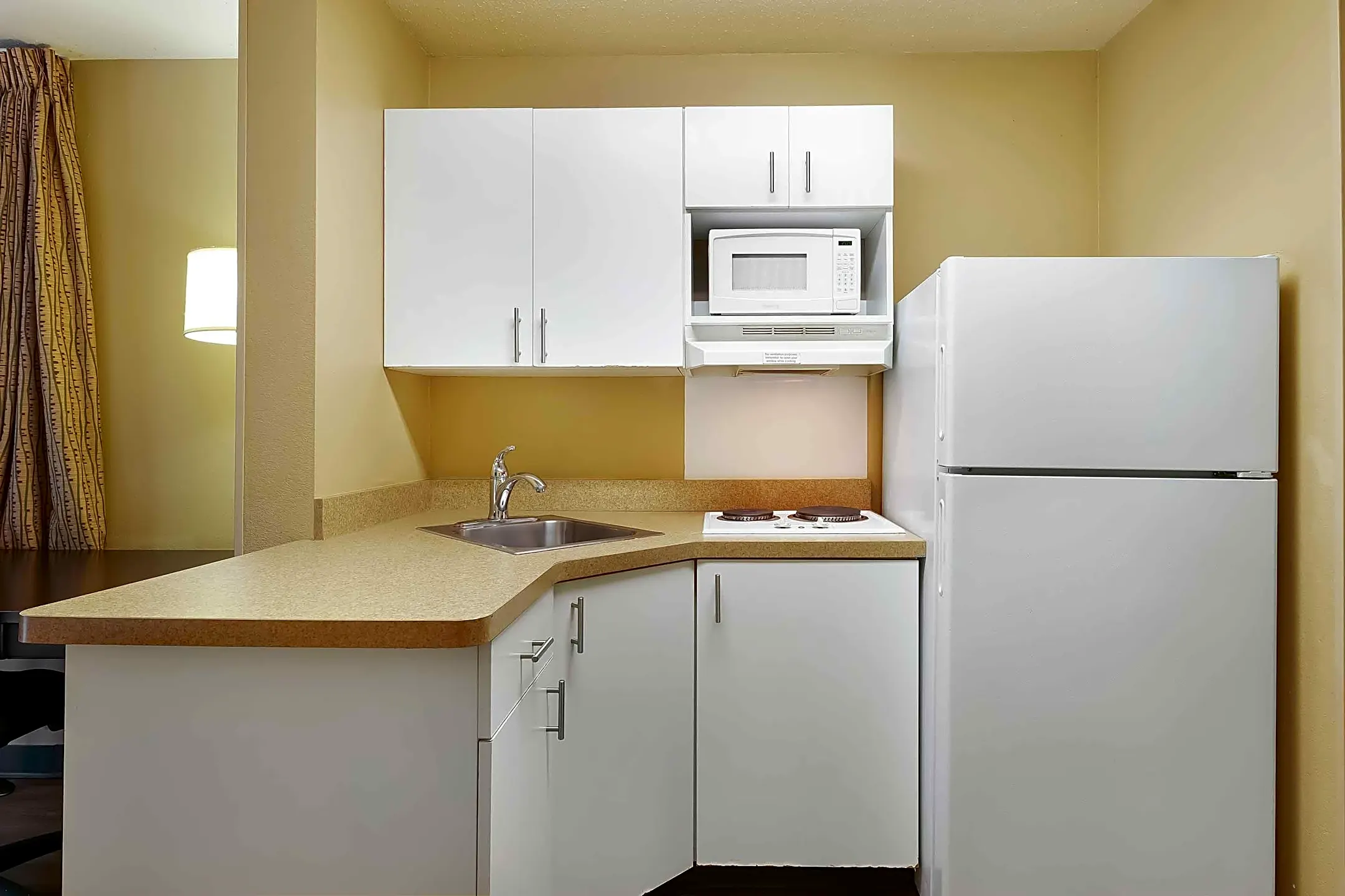 Kitchen - Furnished Studio - Chicago - Lansing - Lansing, IL