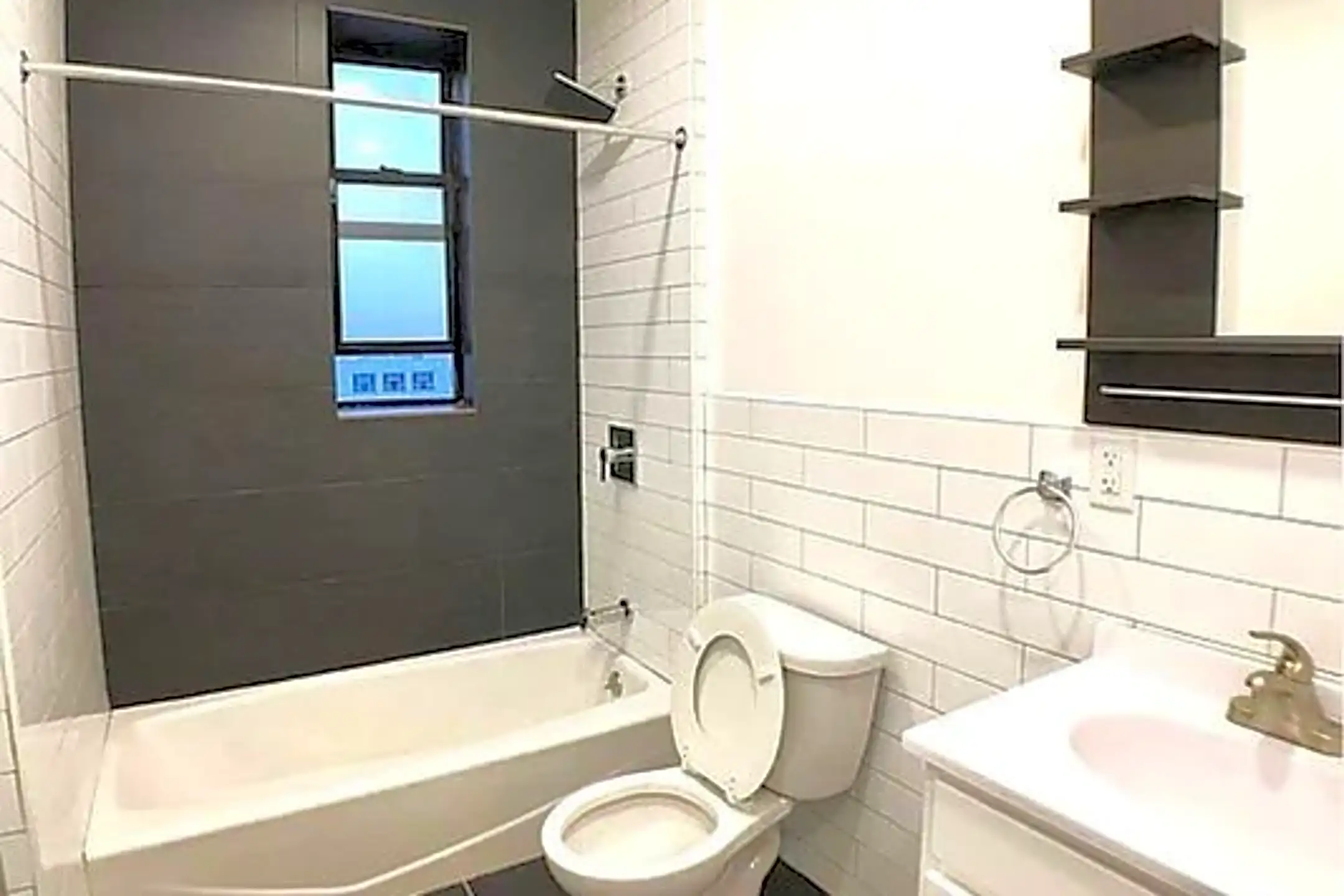 1072 Woodcrest Ave Apartments Riverhead, NY 11901