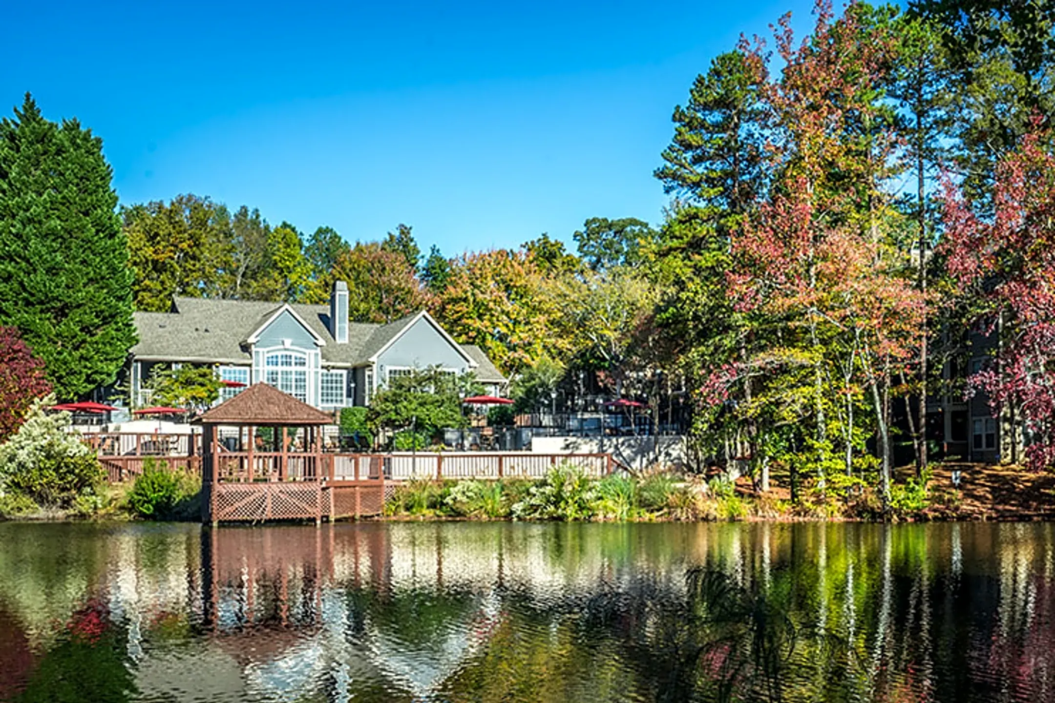 Radbourne Lake Apartment Homes Charlotte, NC 28269