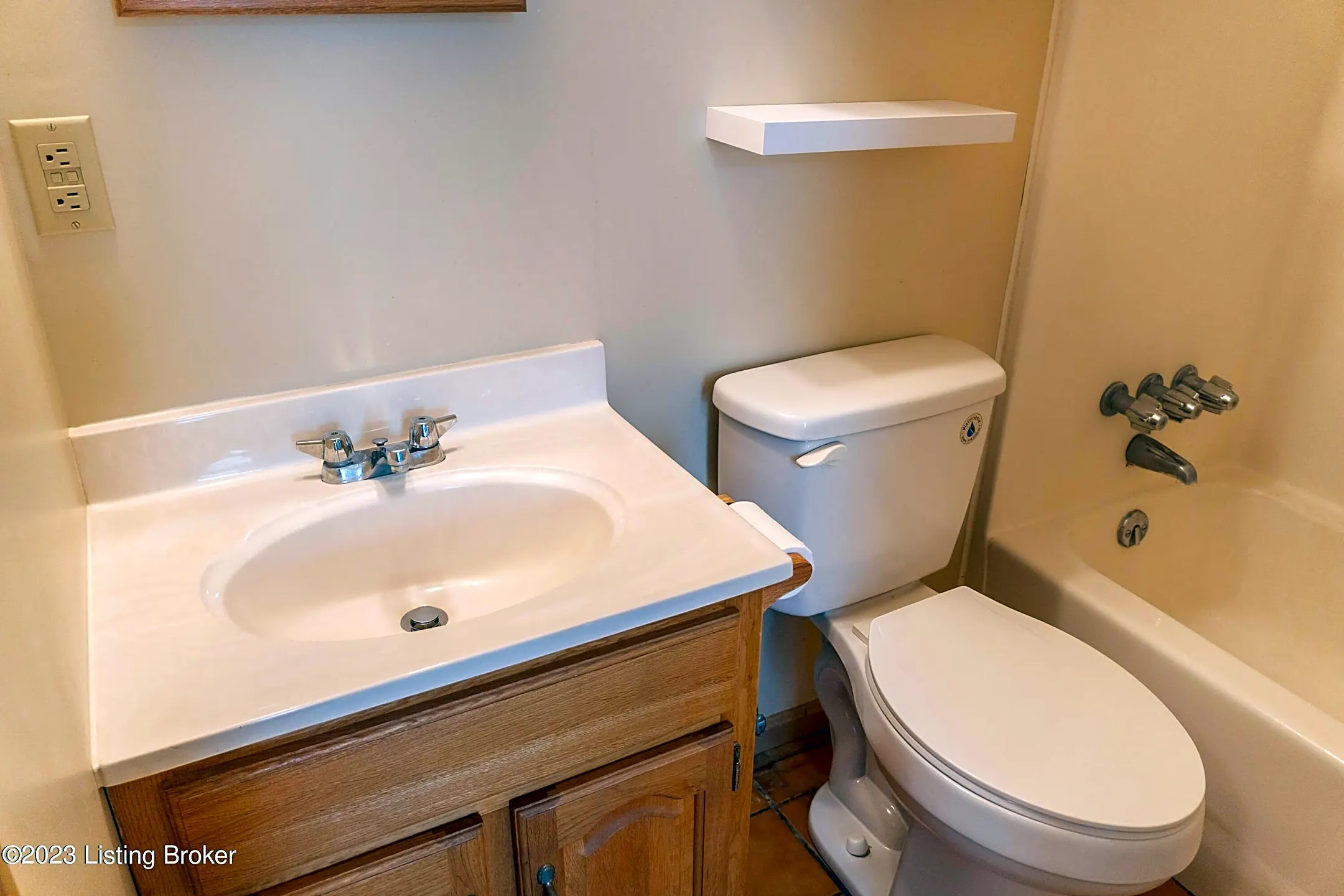 Bathroom - 1612 Ellwood Ave #2 - Louisville, KY