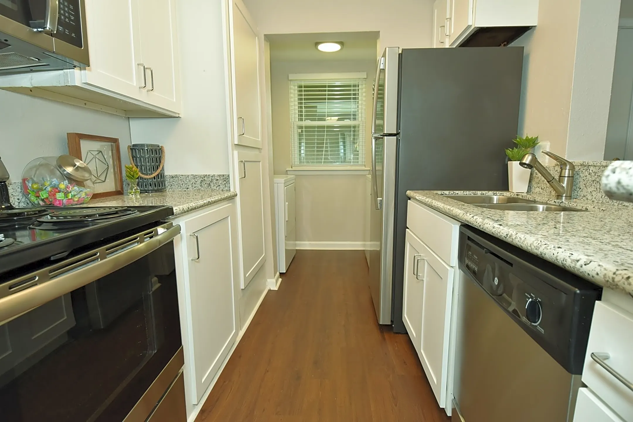 Oakbrook Apartments Baton Rouge, LA 70820