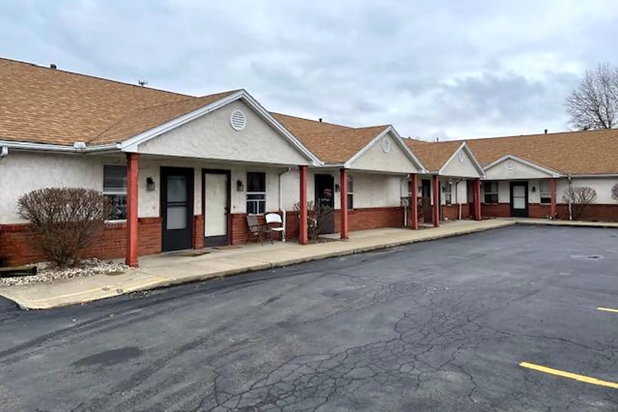 1819 Gracewoods Dr Apartments Niles, OH 44446