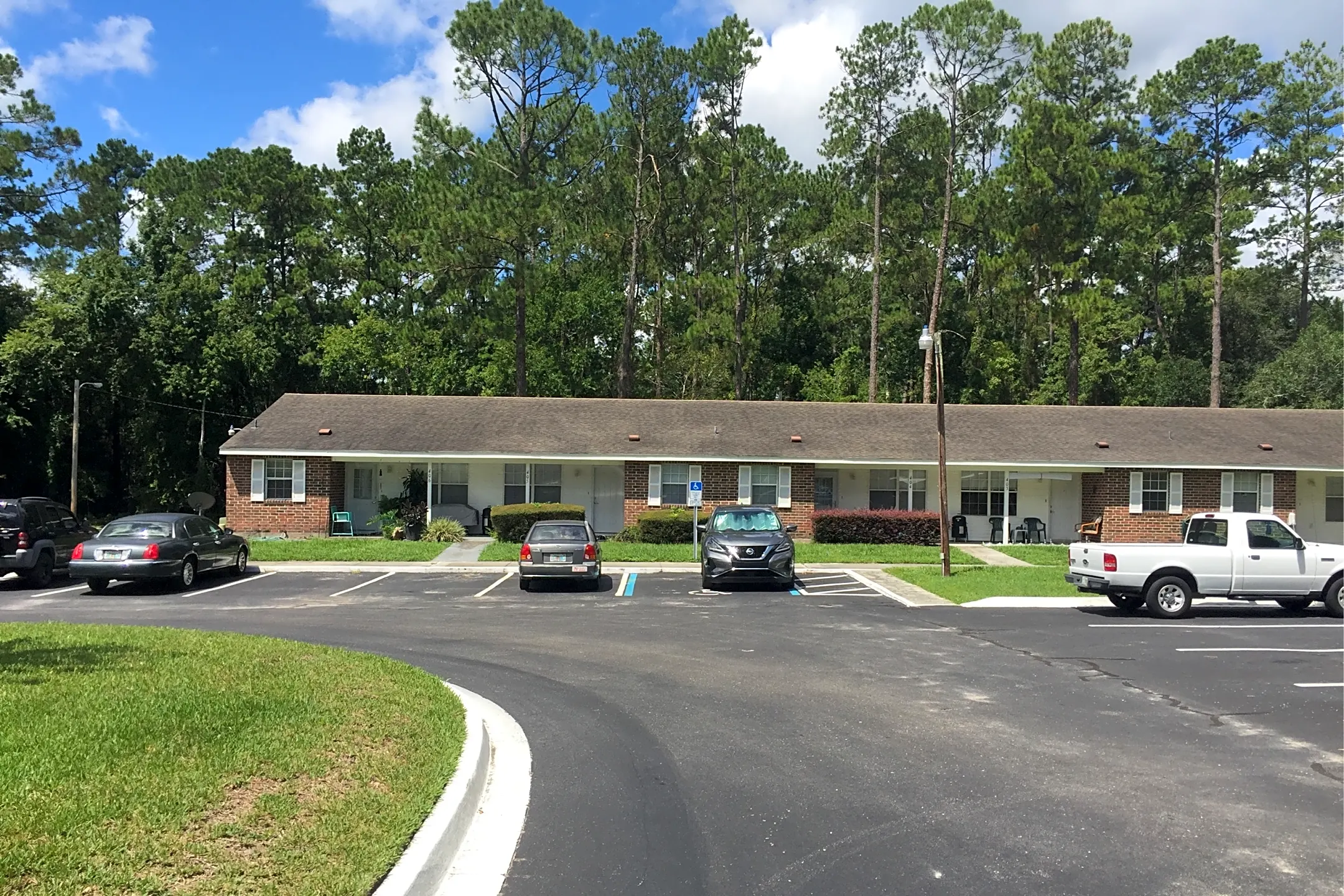 Pinewood Apartments - Green Cove Springs, FL 32043