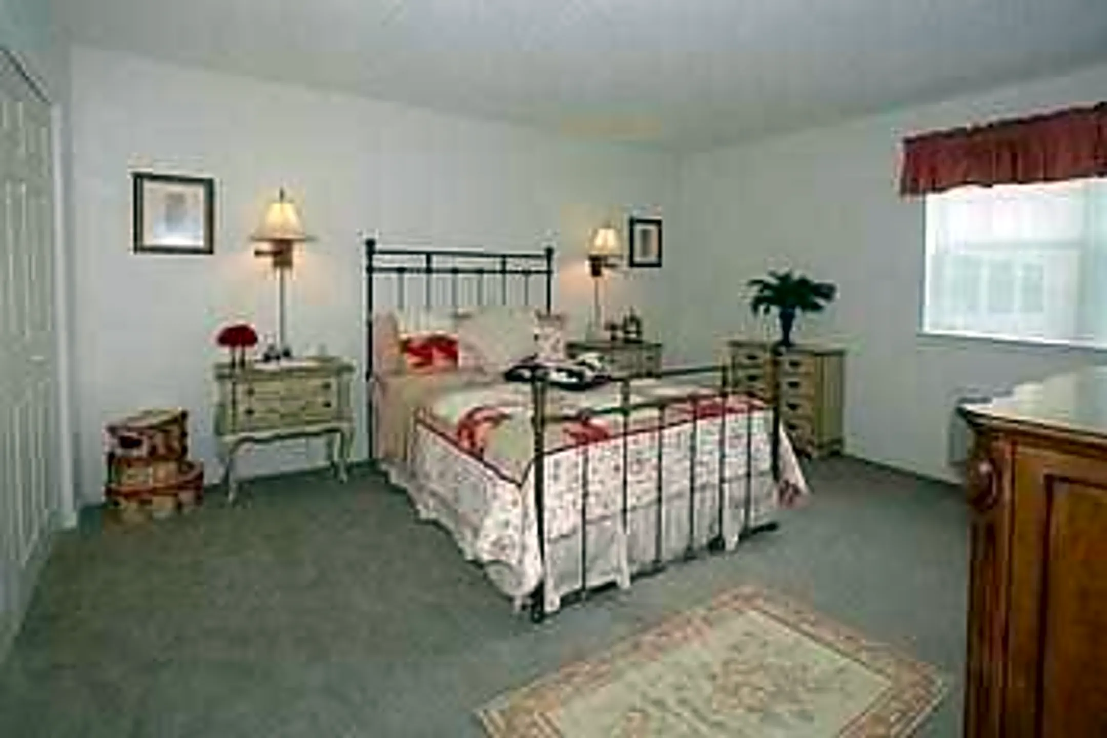 Bedroom - Ashbridge Manor - Downingtown, PA