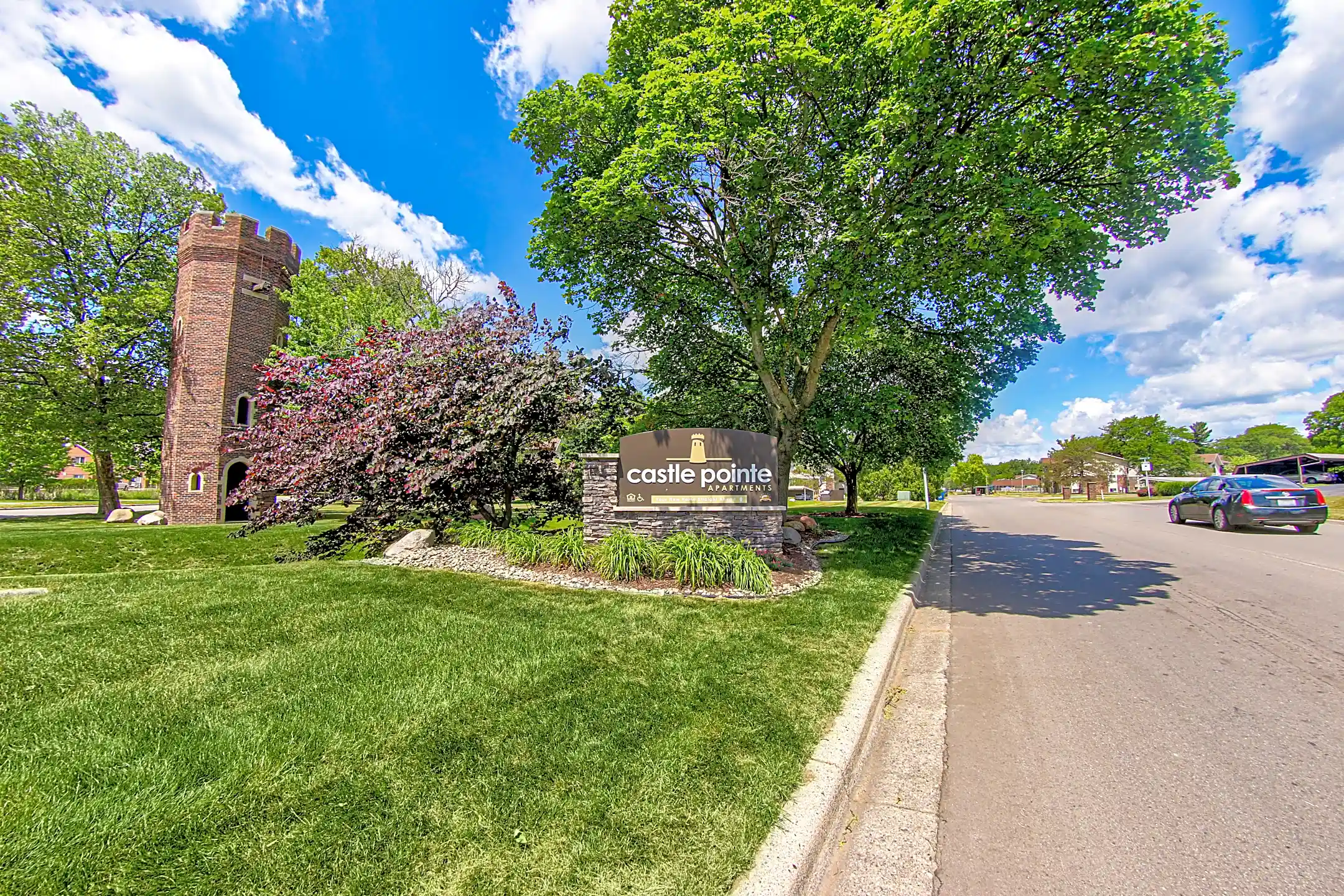 Castle Pointe Apartments 3075 Endenhall Way East Lansing, MI for