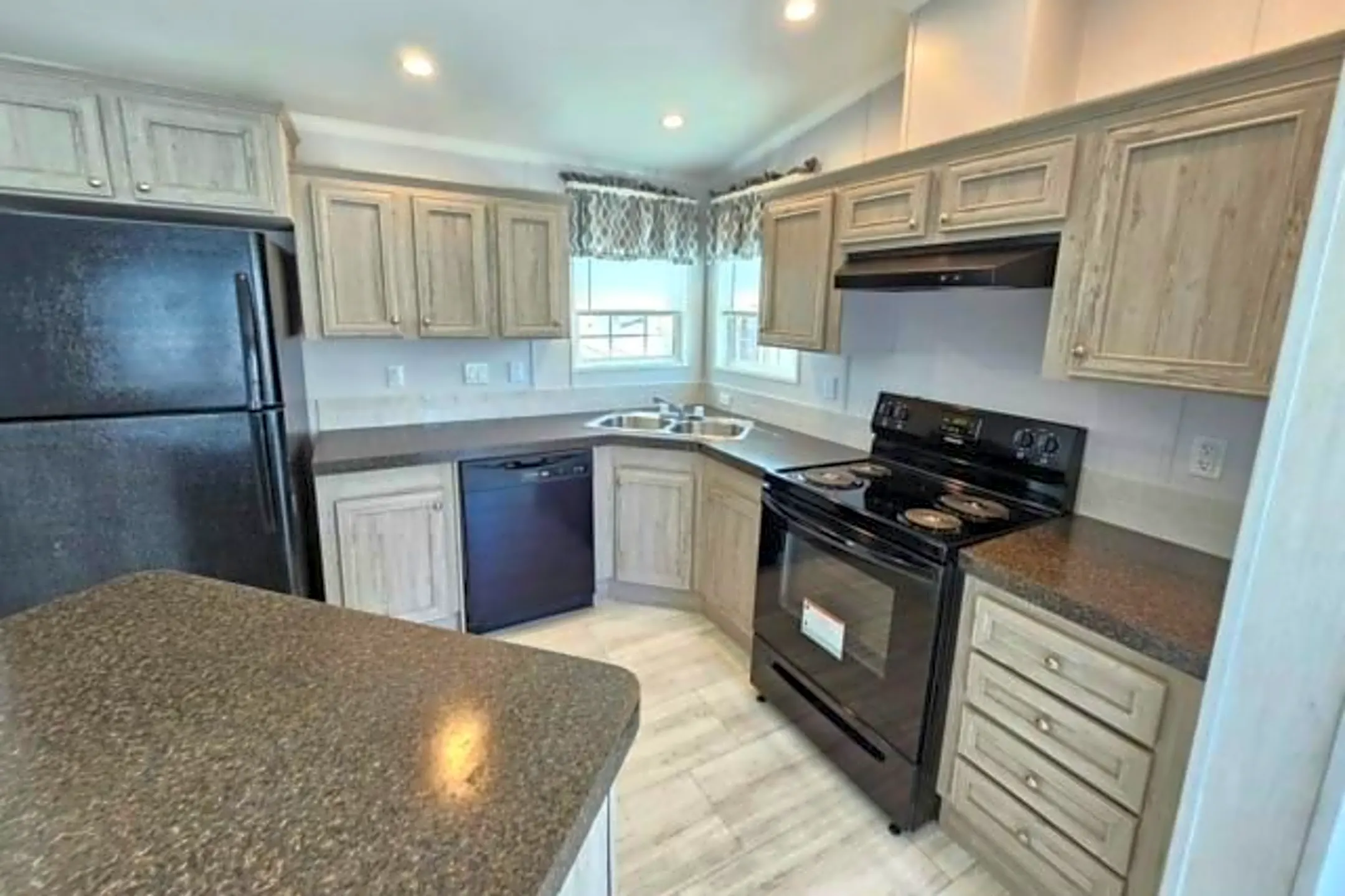 Kitchen - 4125 Park St N #930 - Saint Petersburg, FL