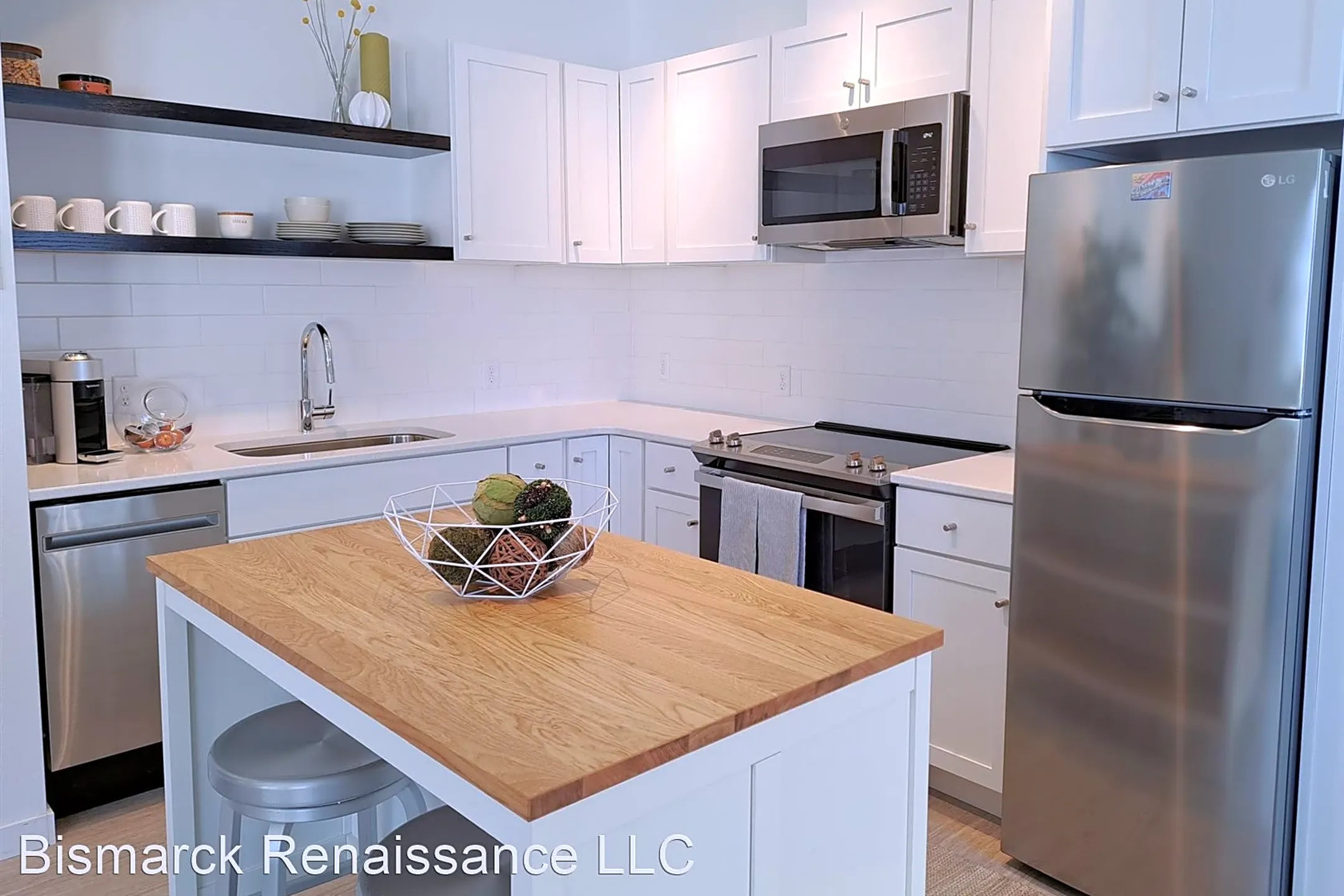 Kitchen - The Grove Apartments - Bismarck, ND