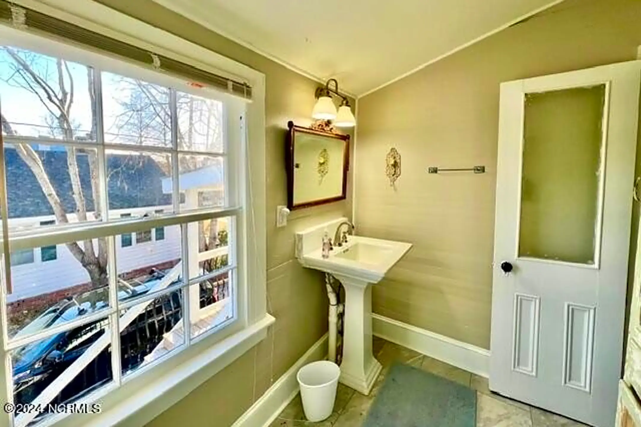 207 S Oakum St Apartments Edenton, NC 27932