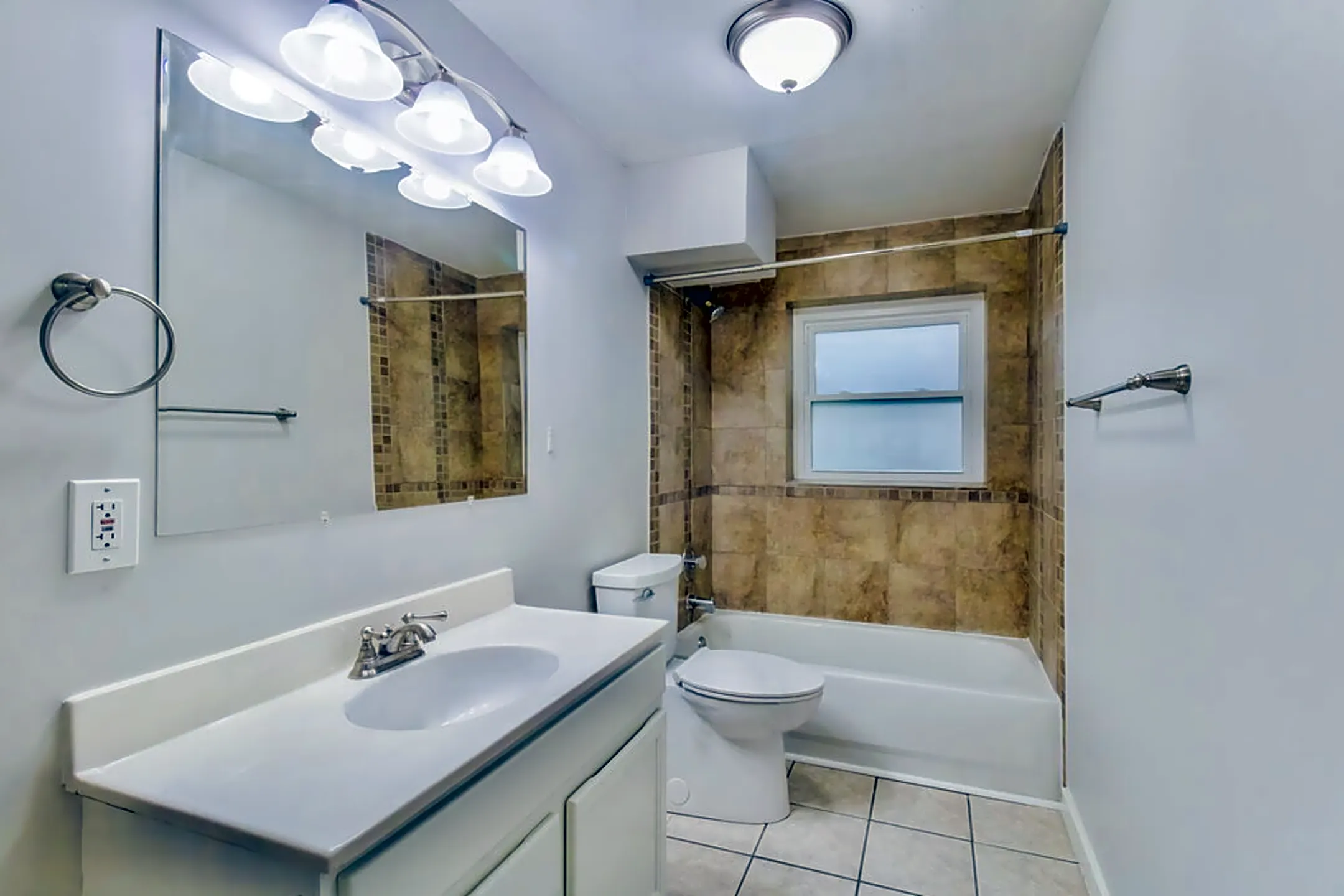 Bathroom - 304 W 25 S - Clearfield, UT