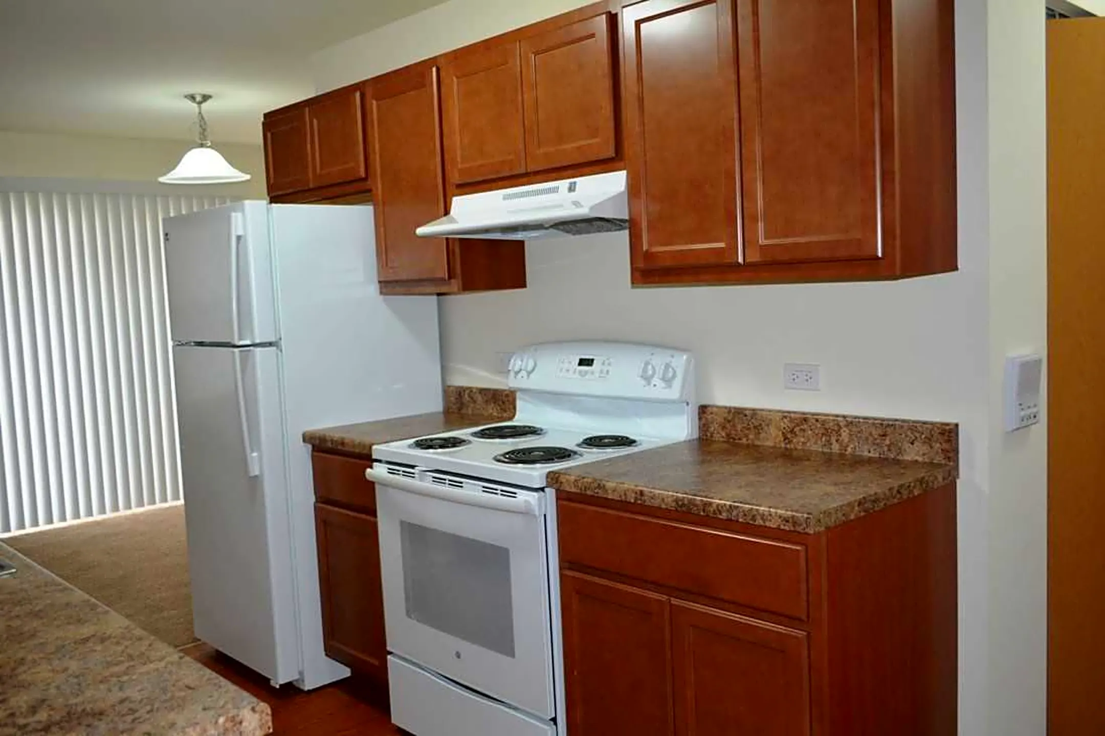 Kitchen - Walnut Ridge Apartments - Woodstock, IL