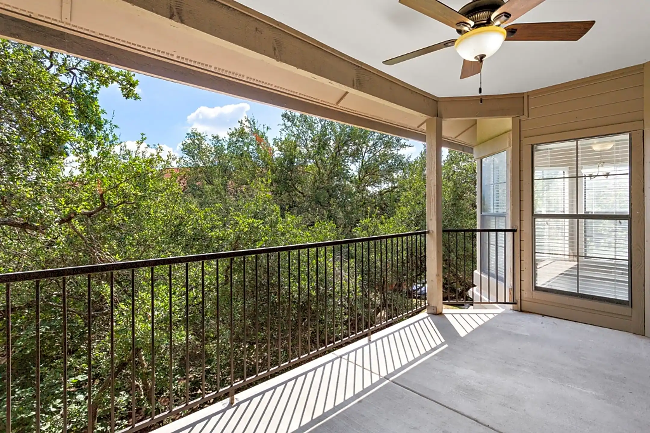 Waters Edge 25 Waters Edge Cir TX Apartments