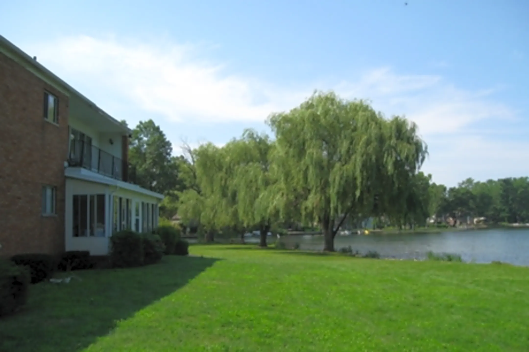 Independence Square Apartments Clarkston, MI 48346