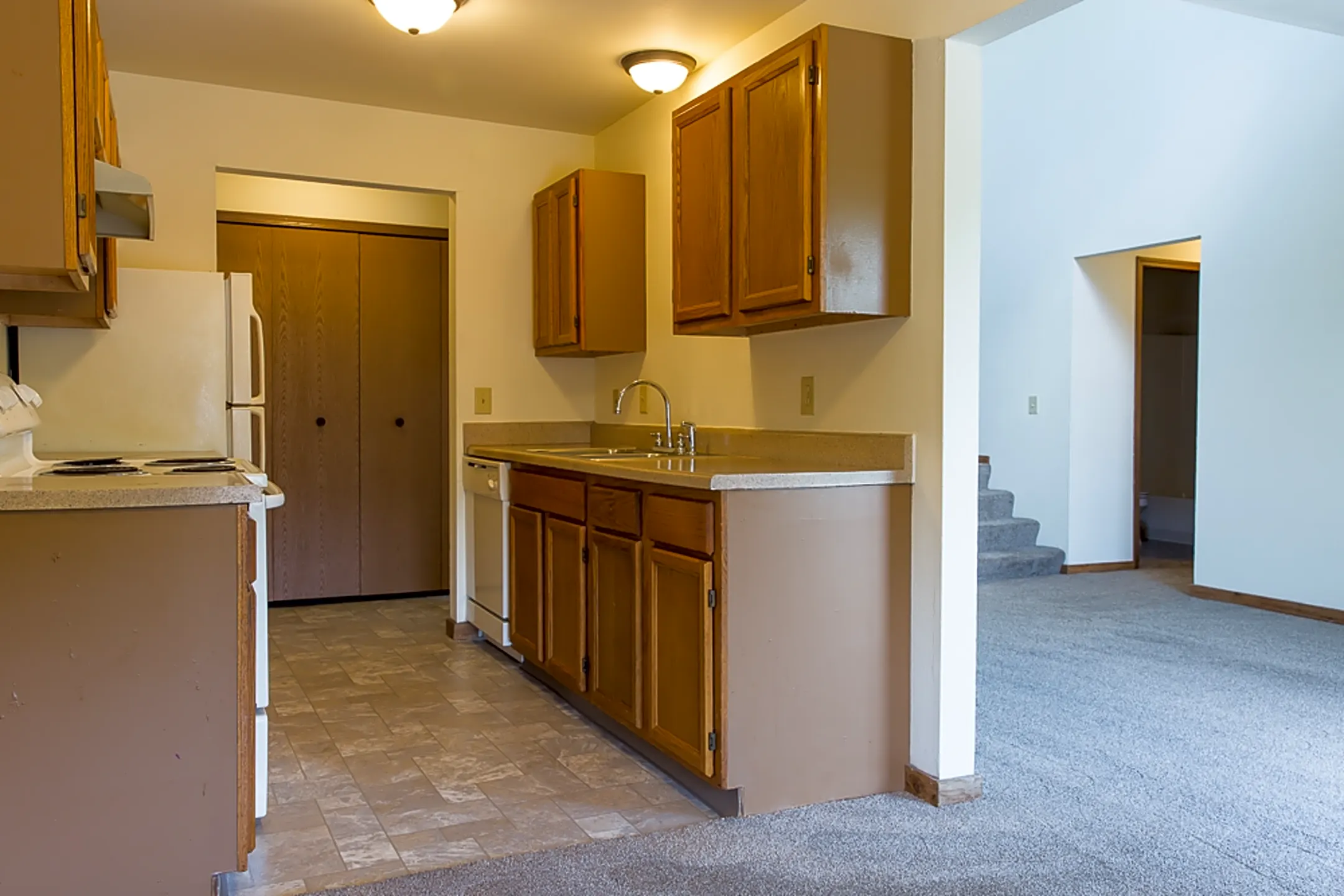Kitchen - Woodfield Apartments - Grand Rapids, MI