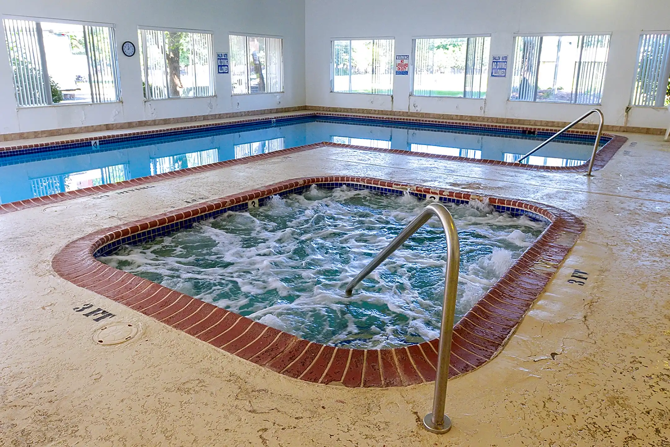 Sandhurst Apartments Roseville, MI 48066