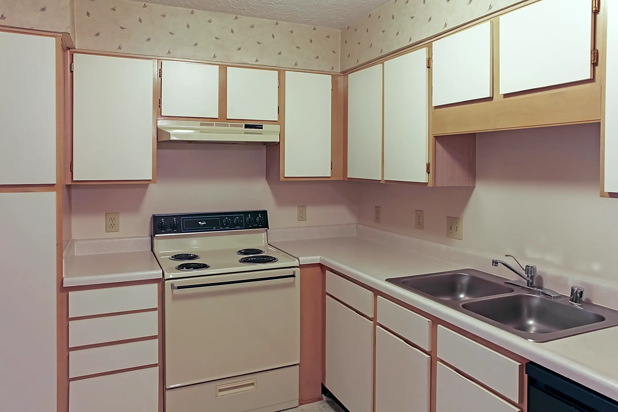 Kitchen - Greenwood Place - Louisville, KY