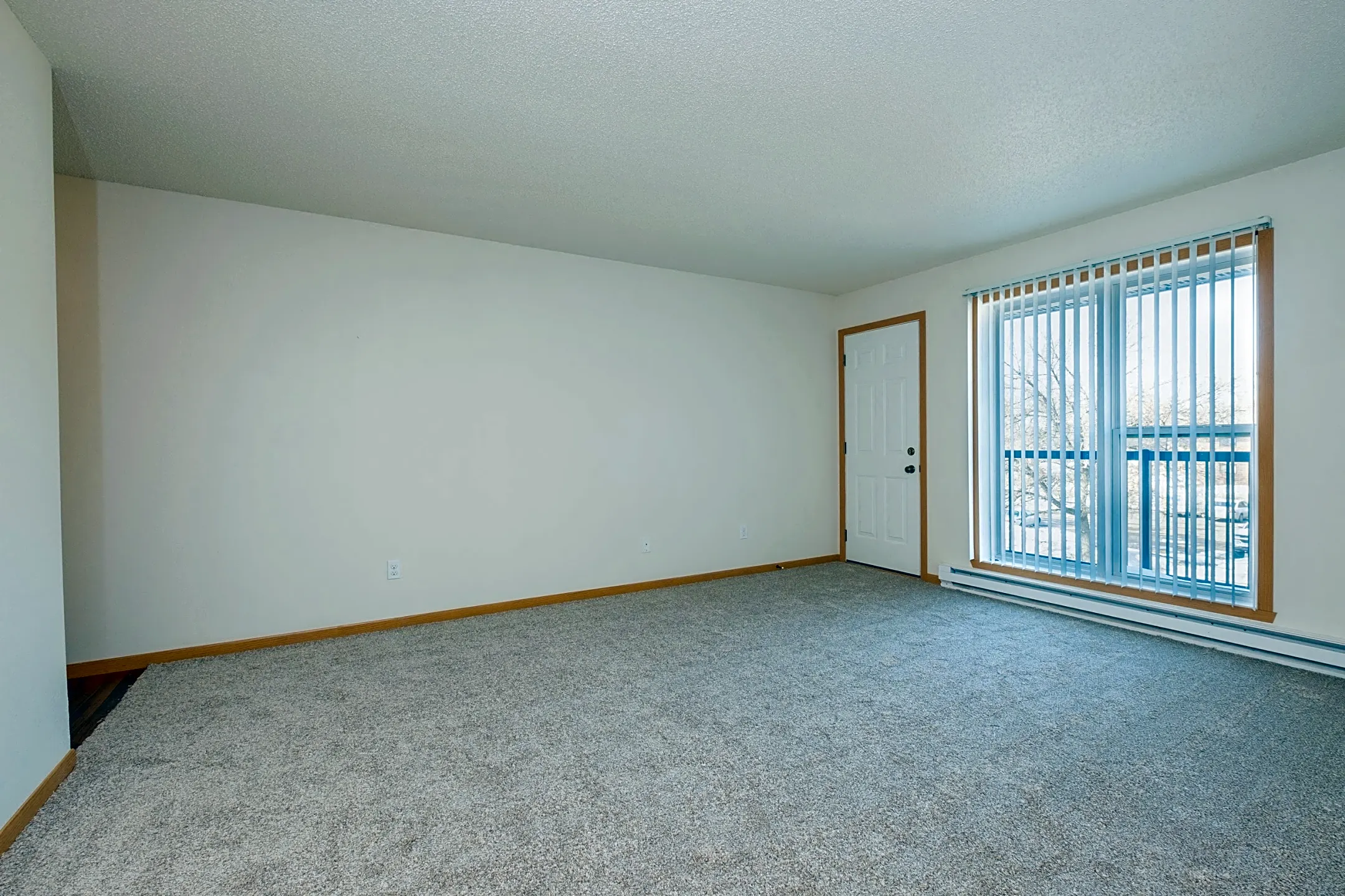Living Room - Kentwood Manor Office - Fargo, ND
