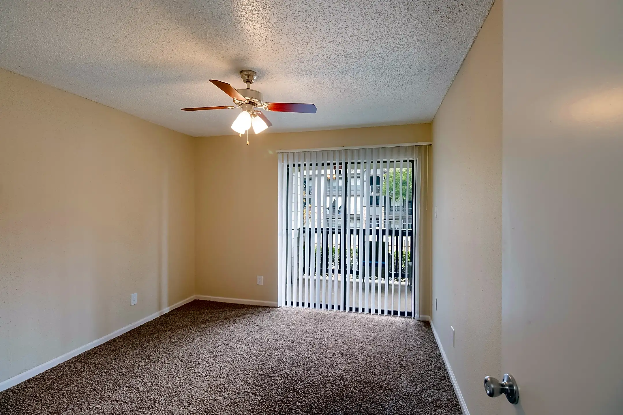 The Glen At Highpoint 9050 Markville Dr Dallas, TX Apartments for