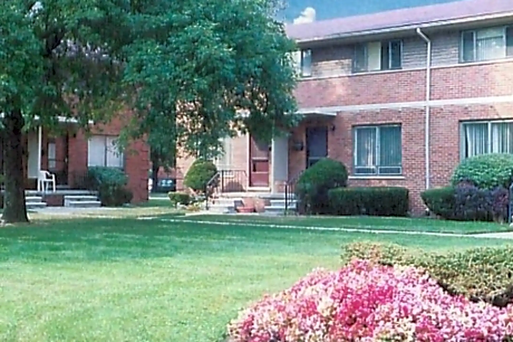 Stratford Villa 21629 Stratford Court Oak Park, MI Apartments for Rent Rent.
