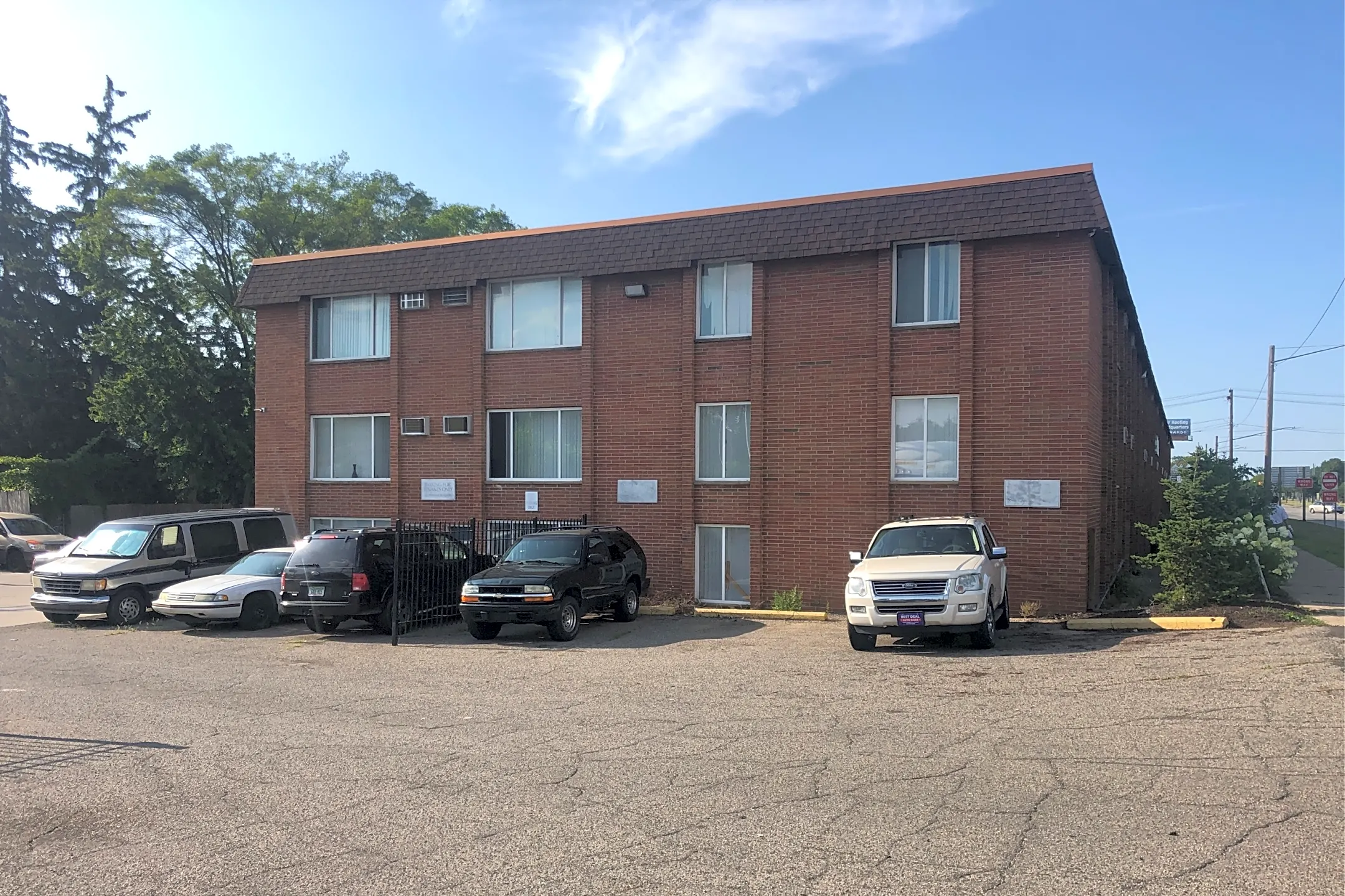 Four Corners Apartments - 18615 Telegraph Rd | Detroit, MI for Rent | Rent.