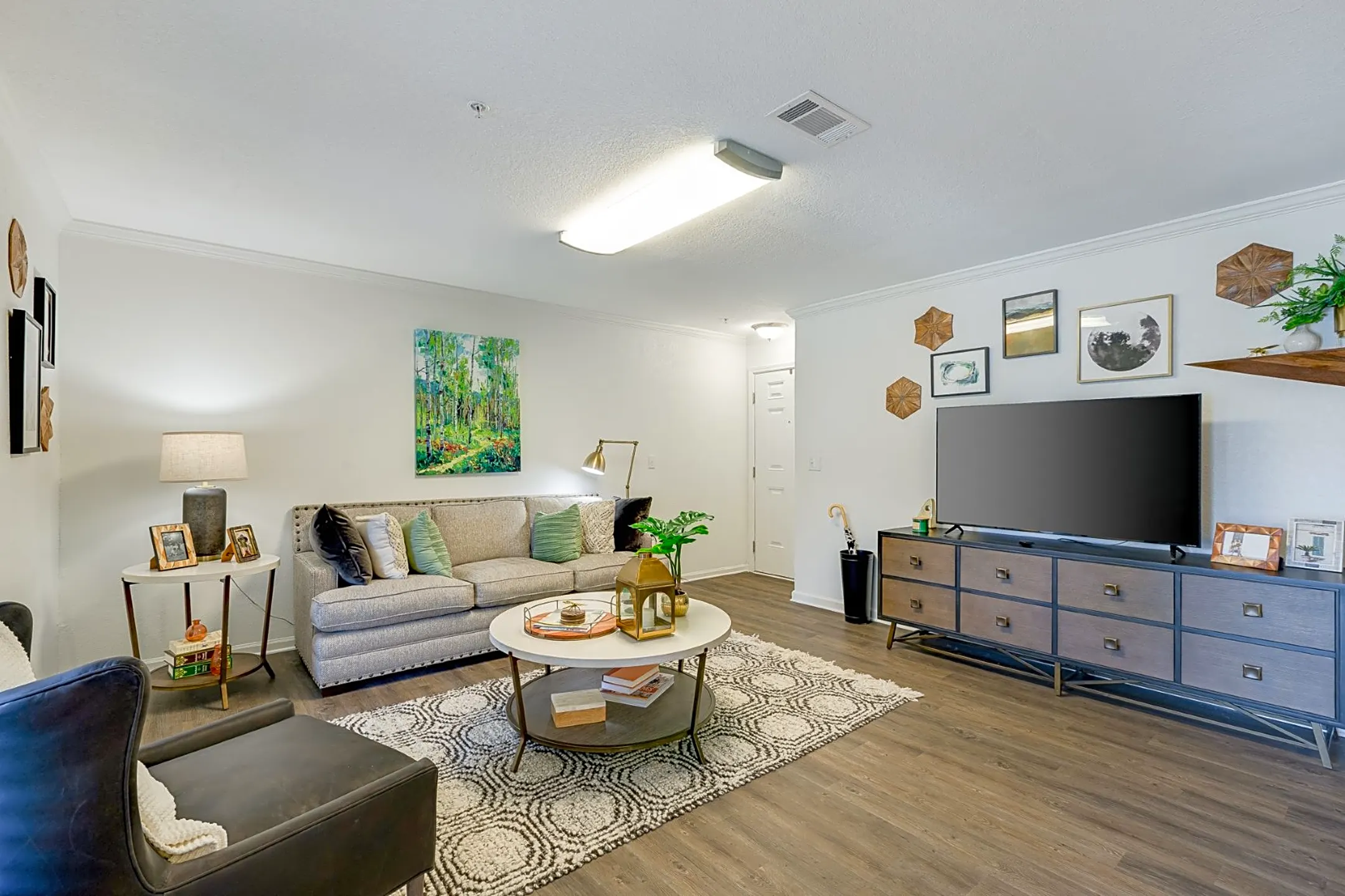 Tremont at 22 Apartments 25 Campbell Scenic Drive Hattiesburg, MS