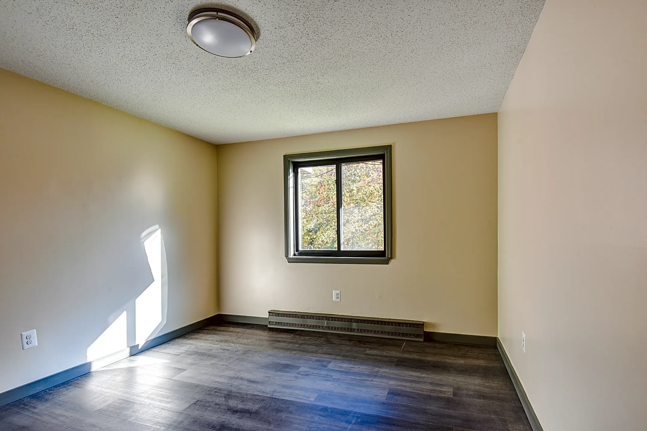 Candlewood Apartments New Britain, CT 06051