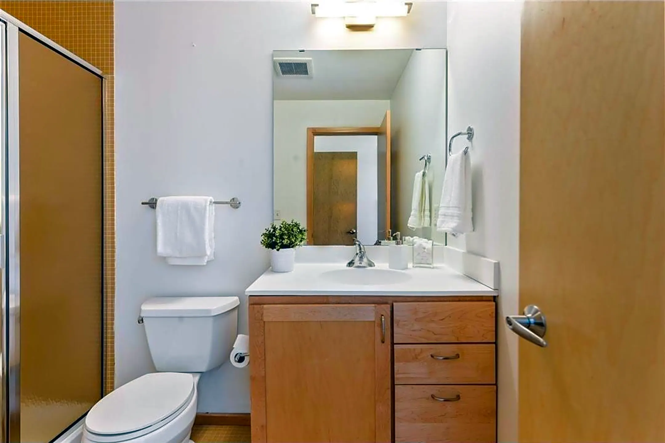 Bathroom - 2818 Aldrich Ave S #105 - Minneapolis, MN