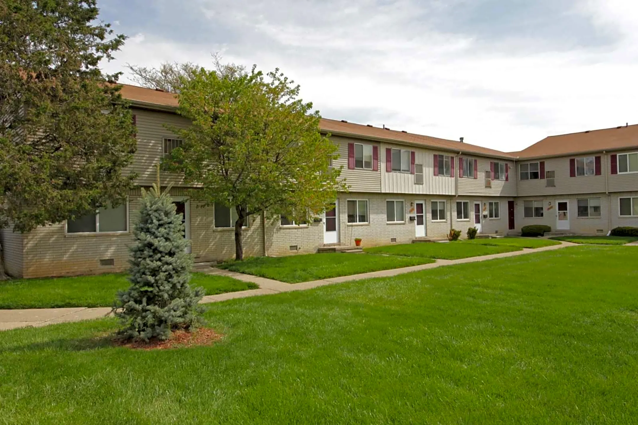 Canton Gardens Apartments - 8660 Walton Blvd | Canton, MI For Rent | Rent.