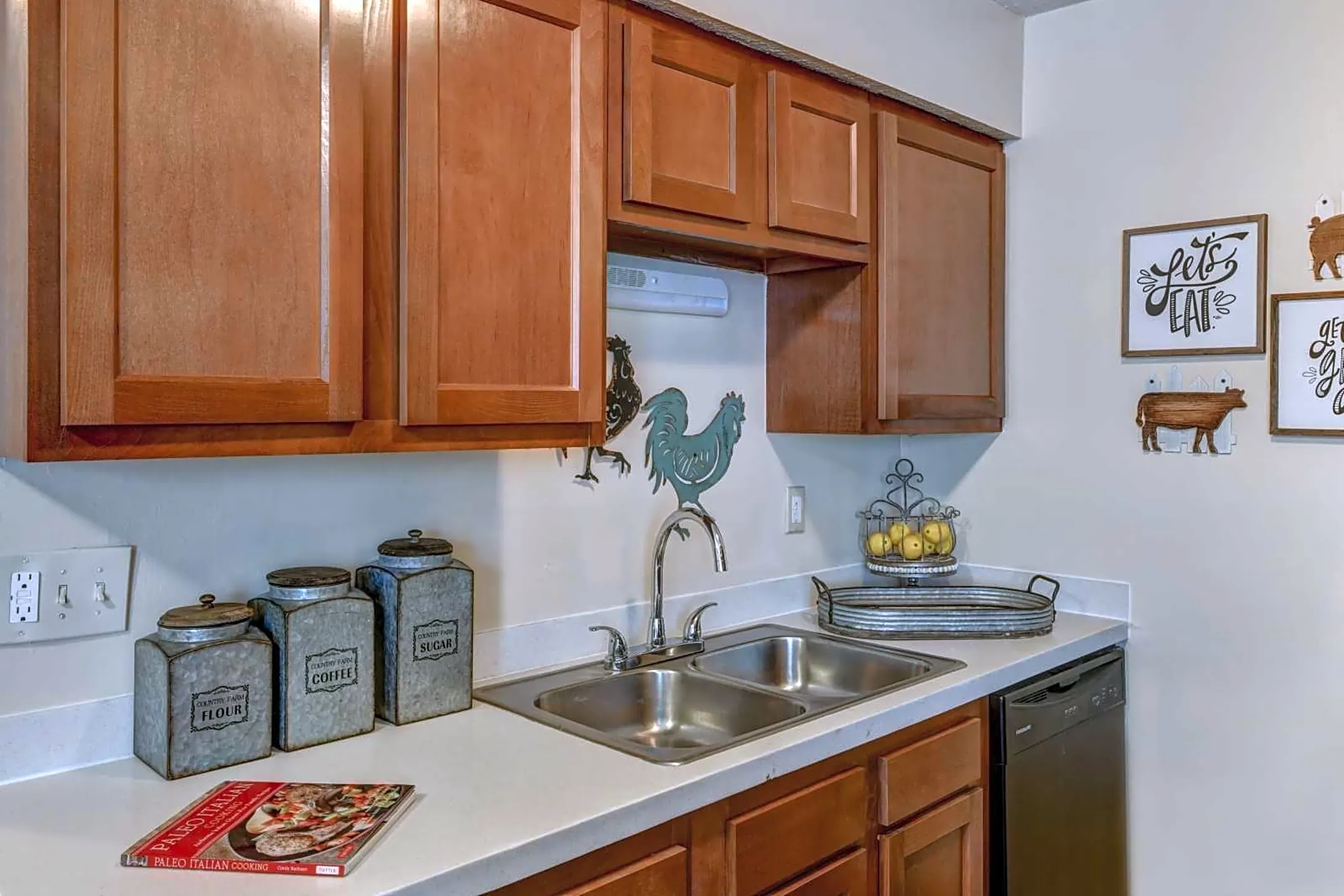 Kitchen - Lake Eden Apartments and Townhomes - Columbus, OH