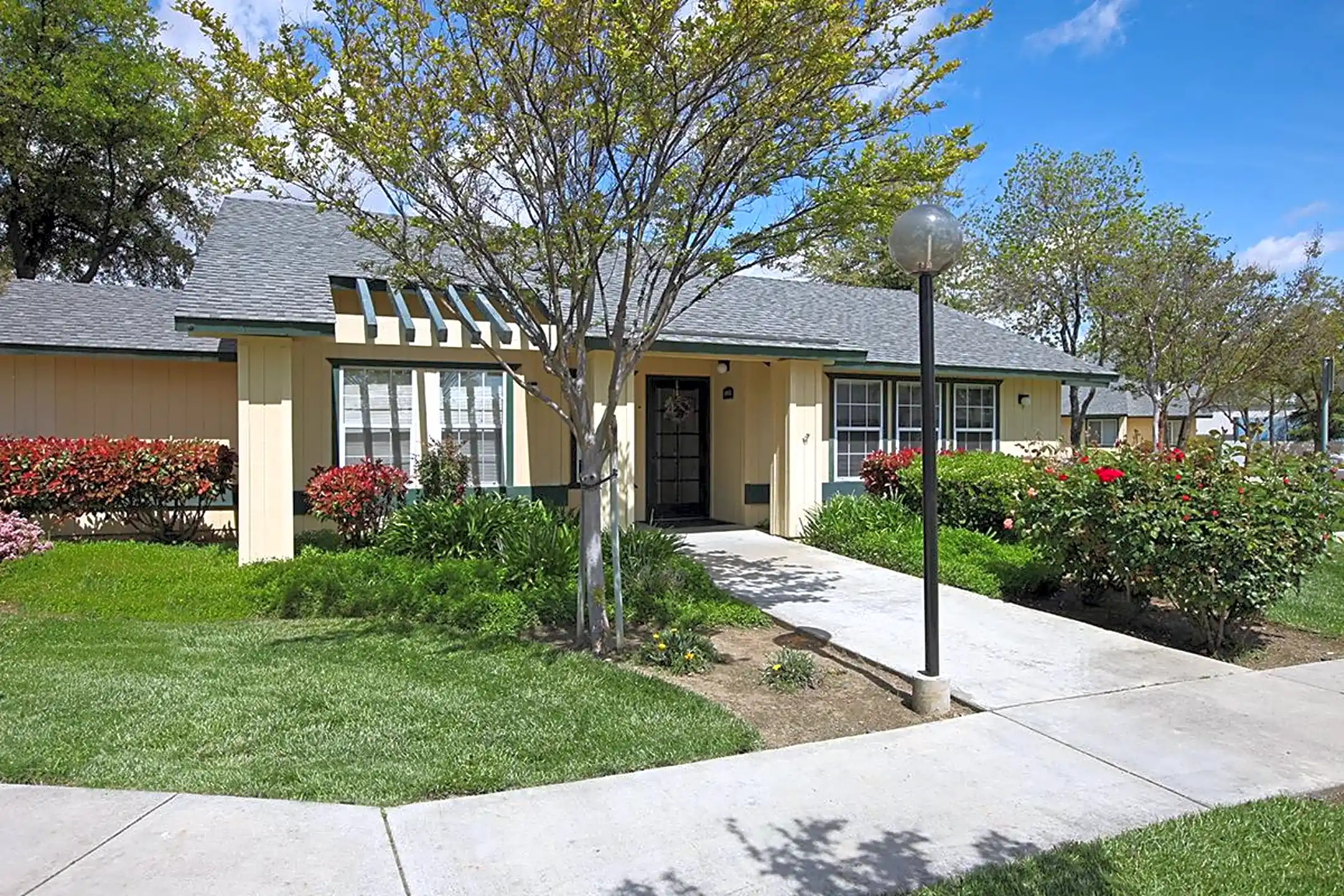 Ridgeview Apartments 400 W Forest Ave Coalinga, CA Apartments for