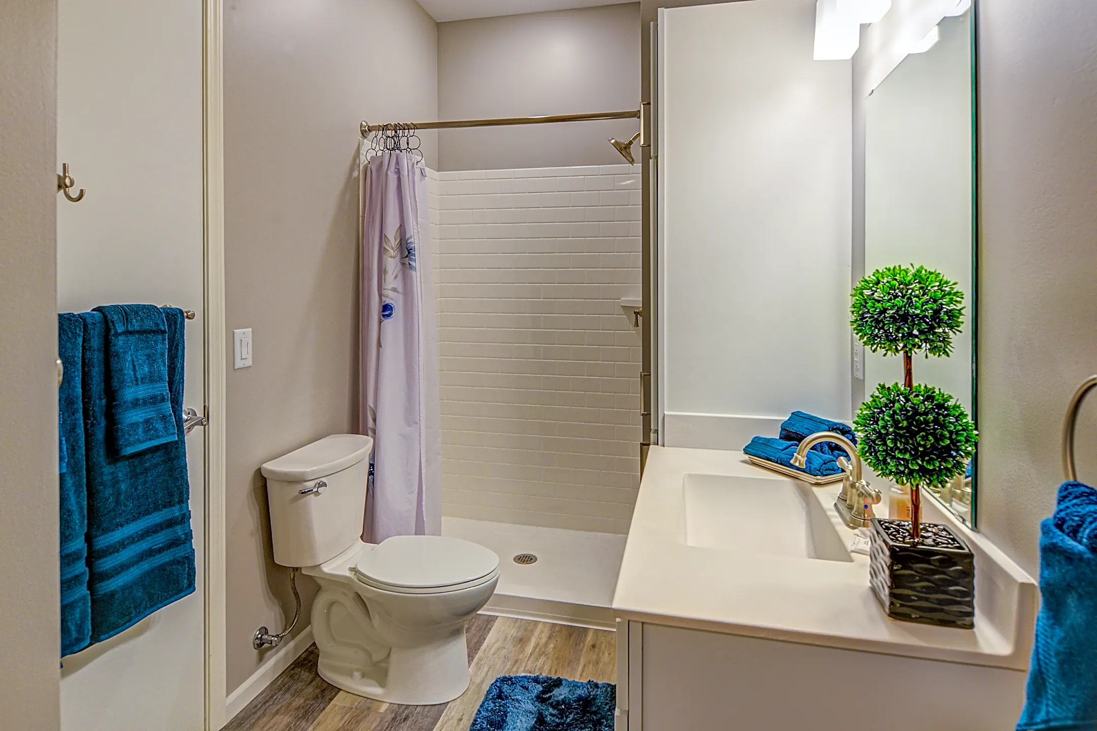 Bathroom - R7 Lofts - Saint Paul, MN