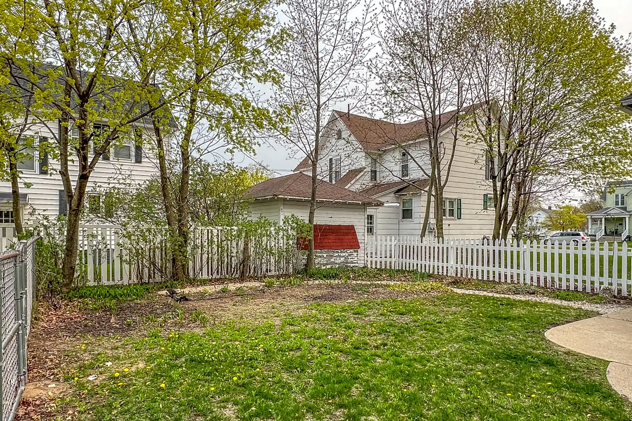 606 S 6th St Apartments Escanaba, MI 49829