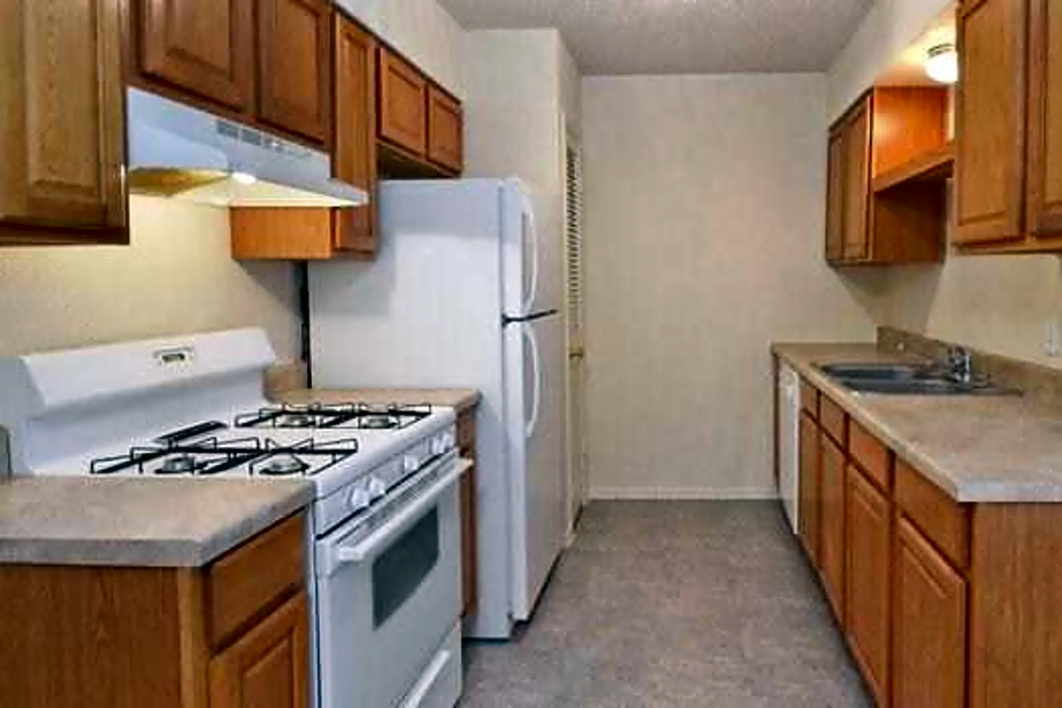Kitchen - Sheppard's Edge Apartments - Wichita Falls, TX