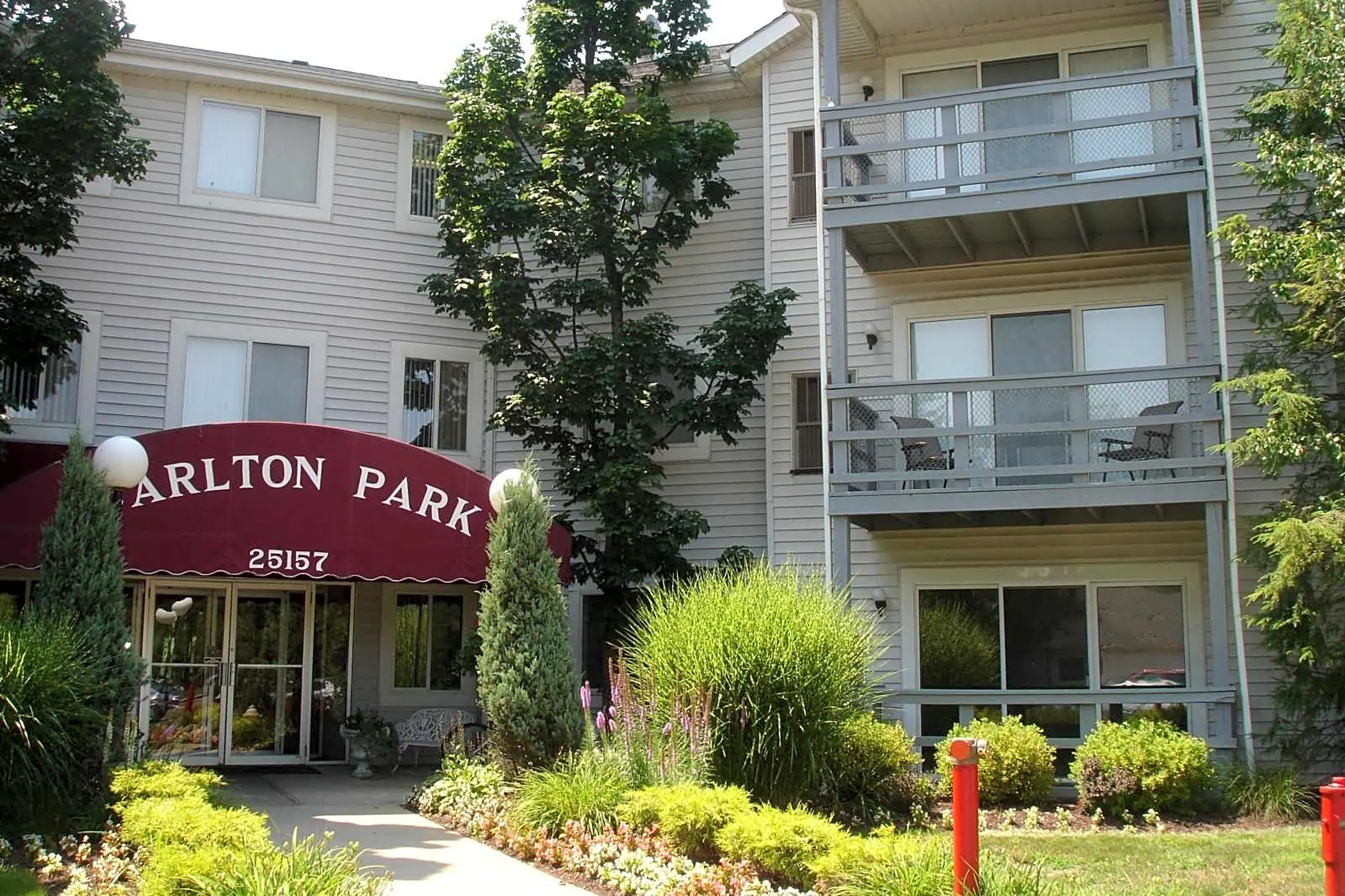 Carlton Park Apartments - North Olmsted, OH