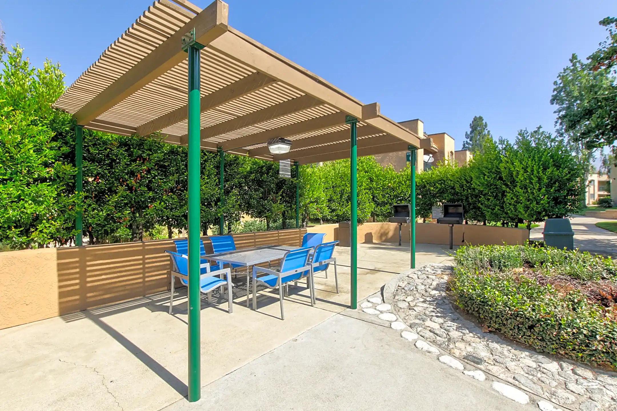 Amber Ridge Apartments 2421 Foothill Blvd La Verne, CA Apartments