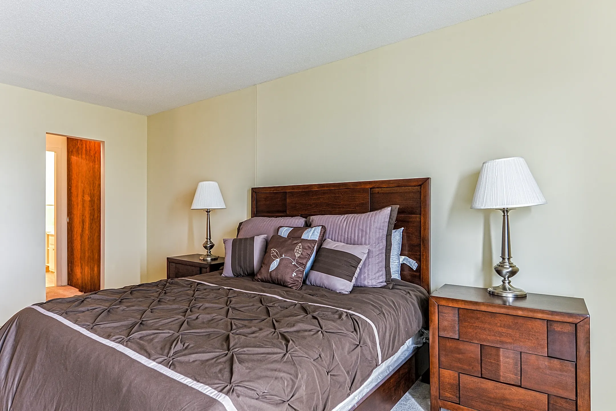 Governor's Manor Apartments 2100 E High St Springfield, OH