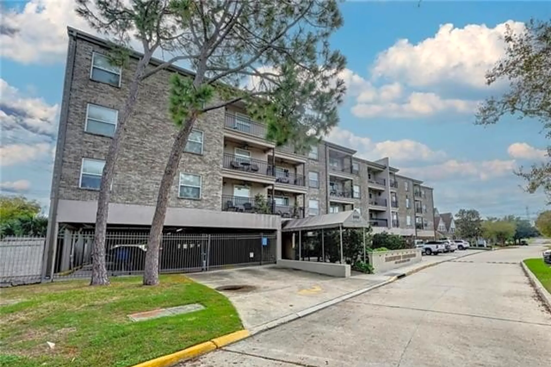 500 Lake Marina Dr 323 Condos New Orleans, LA 70124