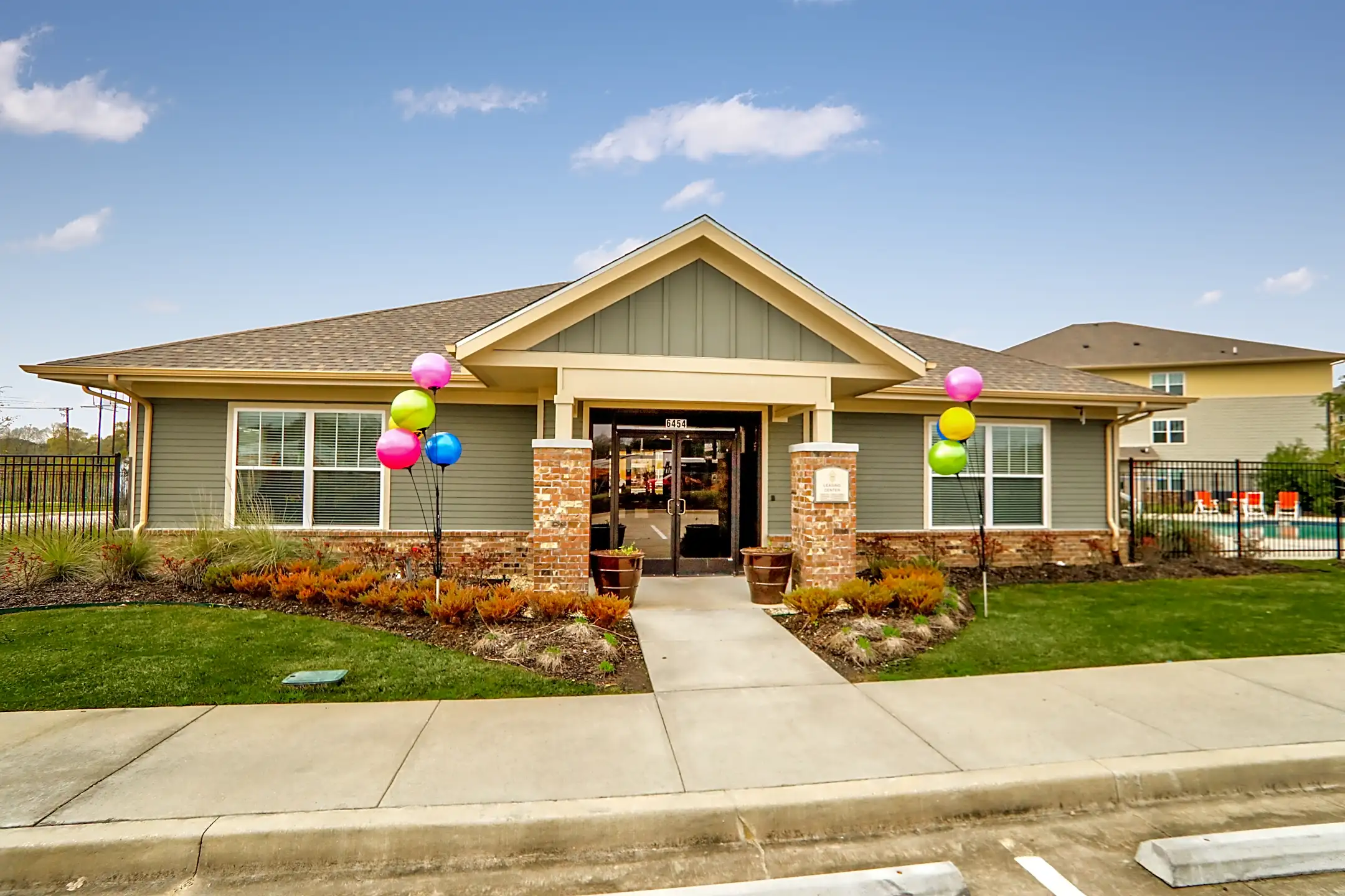 Port Royal Apartments 6454 Airline Hwy Baton Rouge, LA Apartments