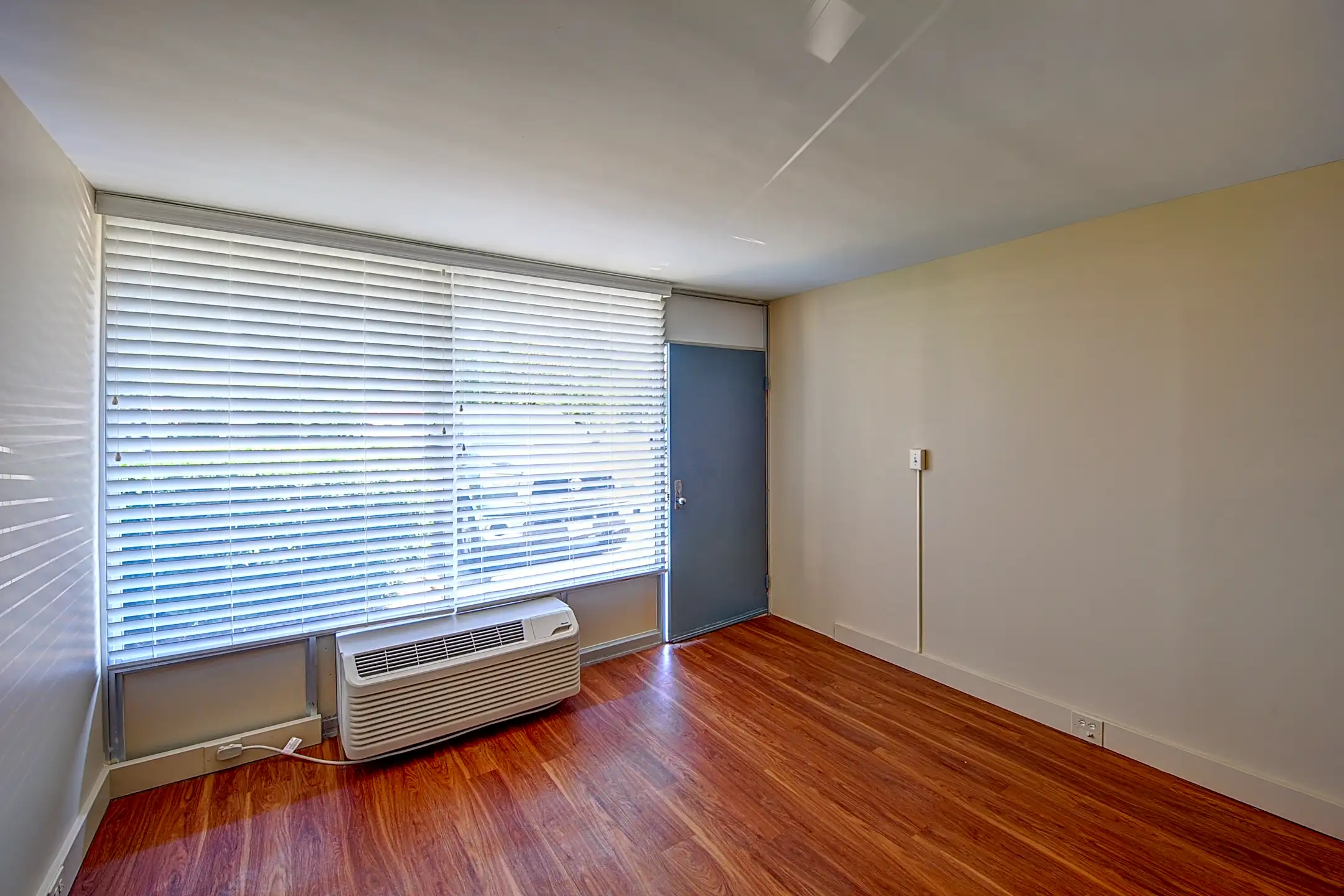 The Flats of Williamsburg 614 York ST Williamsburg, VA Apartments