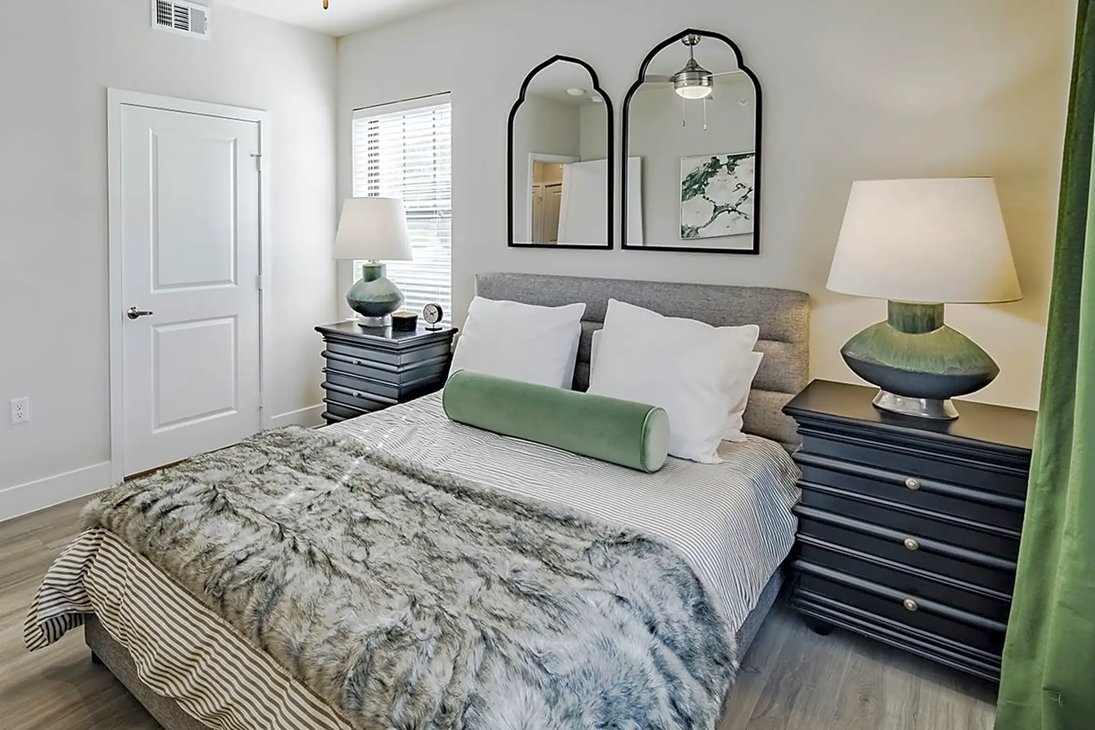 3232 N Garland Ave Condos Garland, TX 75040