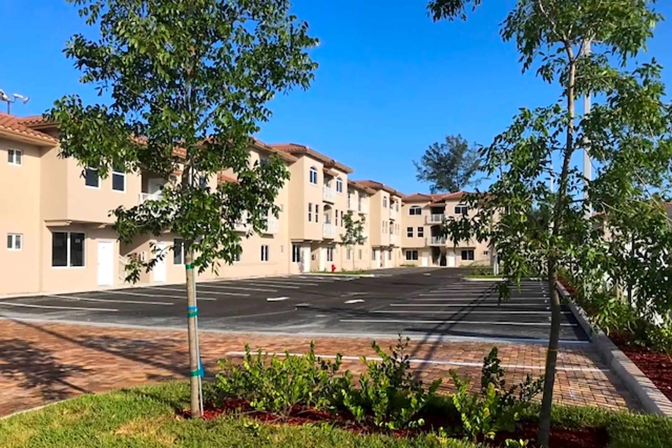 Amelia Oaks Hialeah, FL 33014