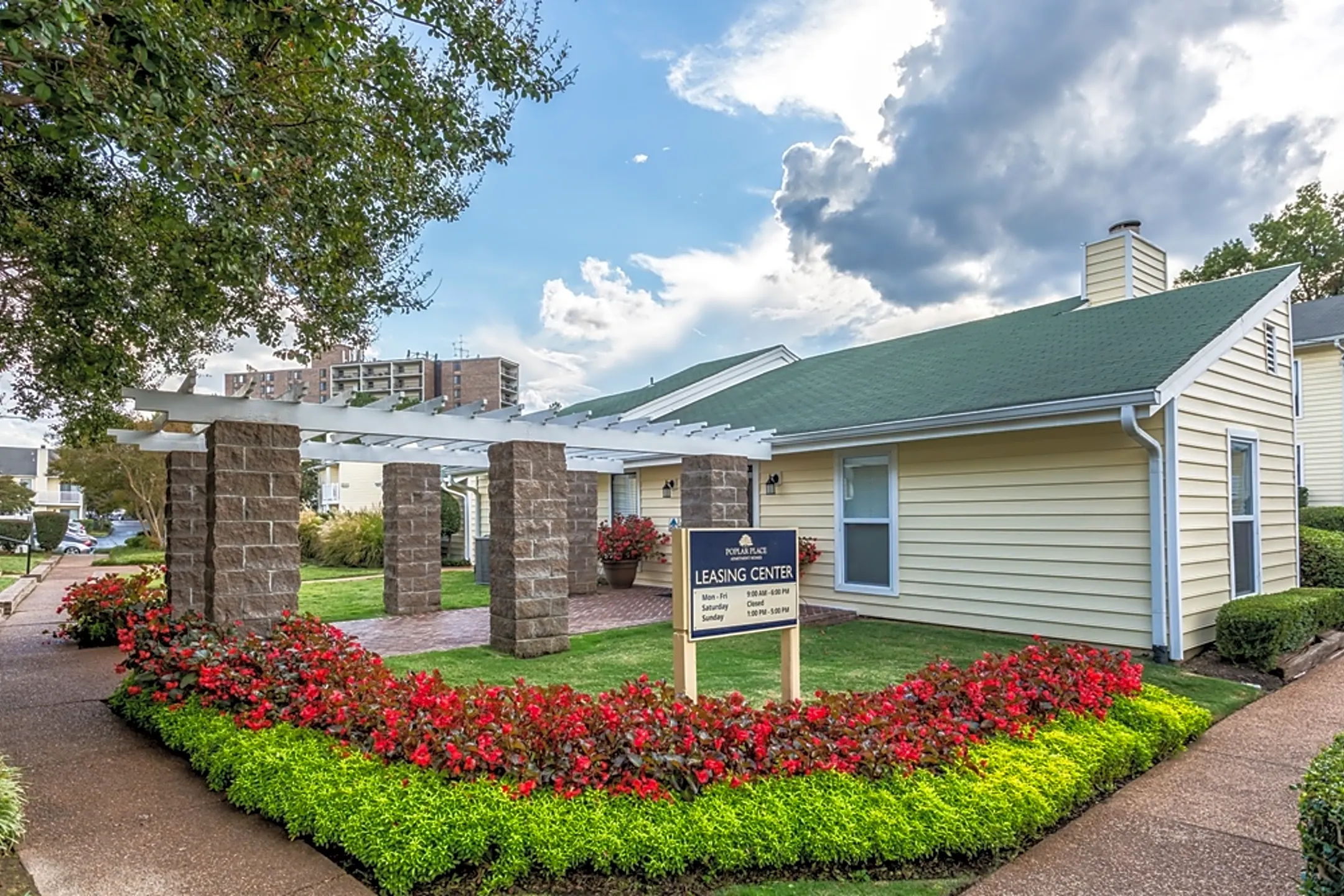 Poplar Place Townhomes 1669 Randolph Pl Memphis, TN Apartments for